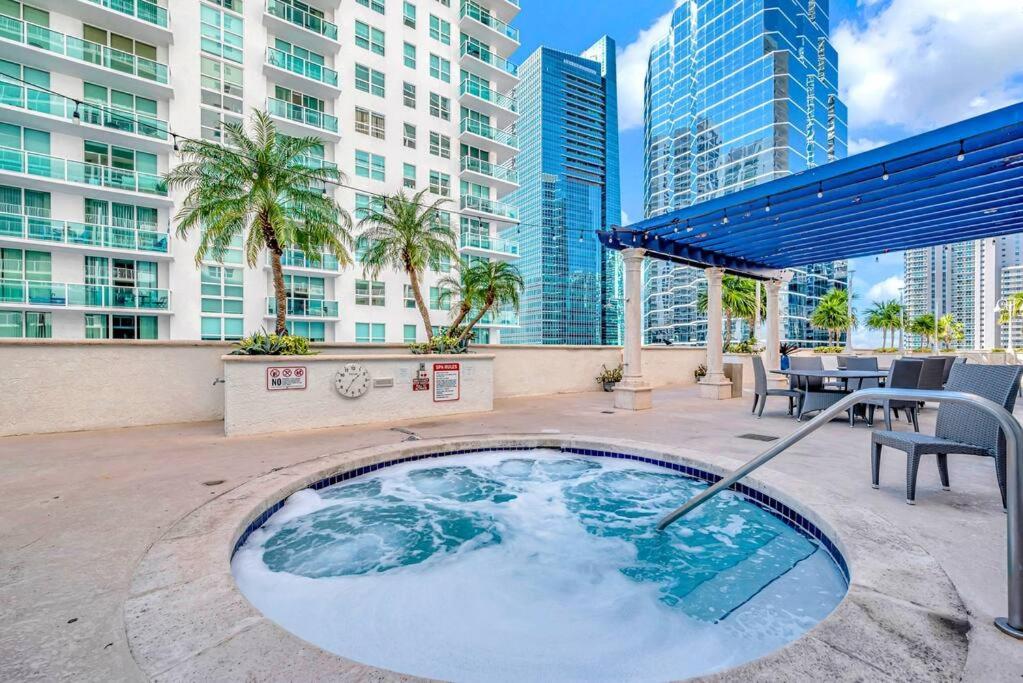 Luxury 36th Floor Suite, 2 Bedrooms & 3 Beds, 1 King, 1 Queen, Balcony w Sea View, Free Parking