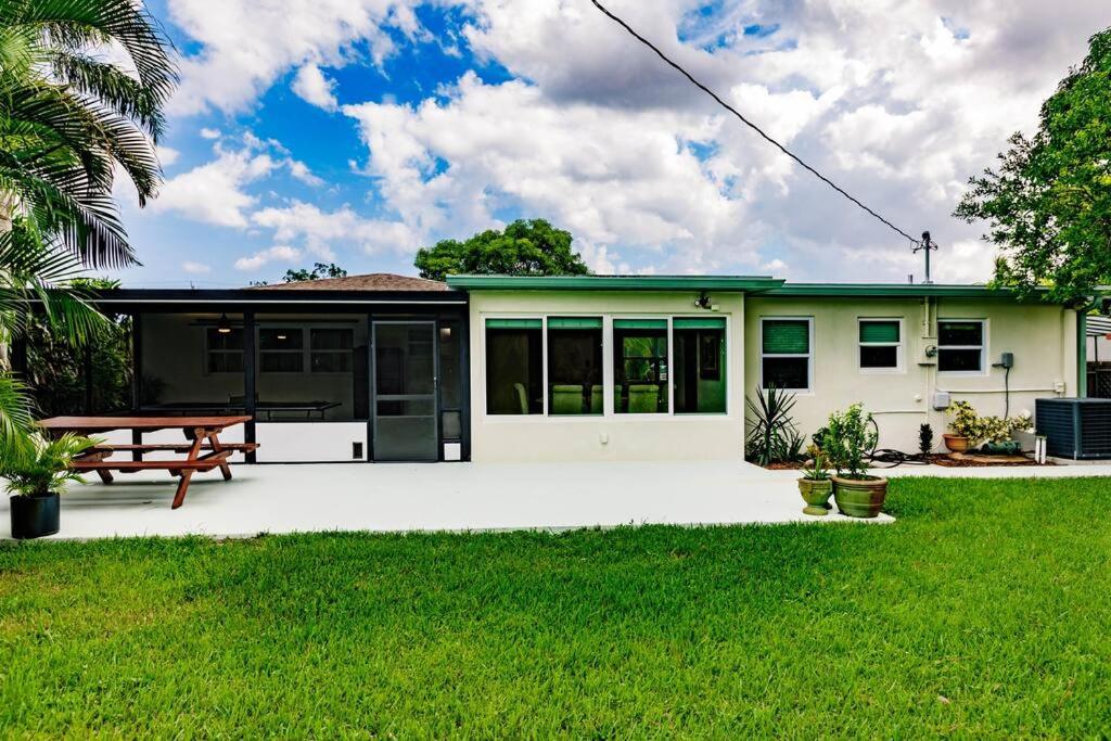 Modern 3BR Escape Has Pets, Free Parking, Workspace view 5