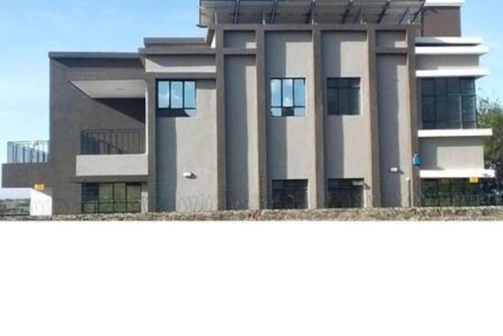 Skyhut Boutique House Rooftop with LED-LIT DOME & Private Pool - Nairobi