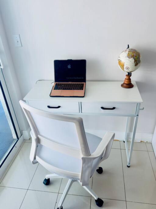 Luxury 36th Floor Suite, 2 Bedrooms & 3 Beds, 1 King, 1 Queen, Balcony w Sea View, Free Parking