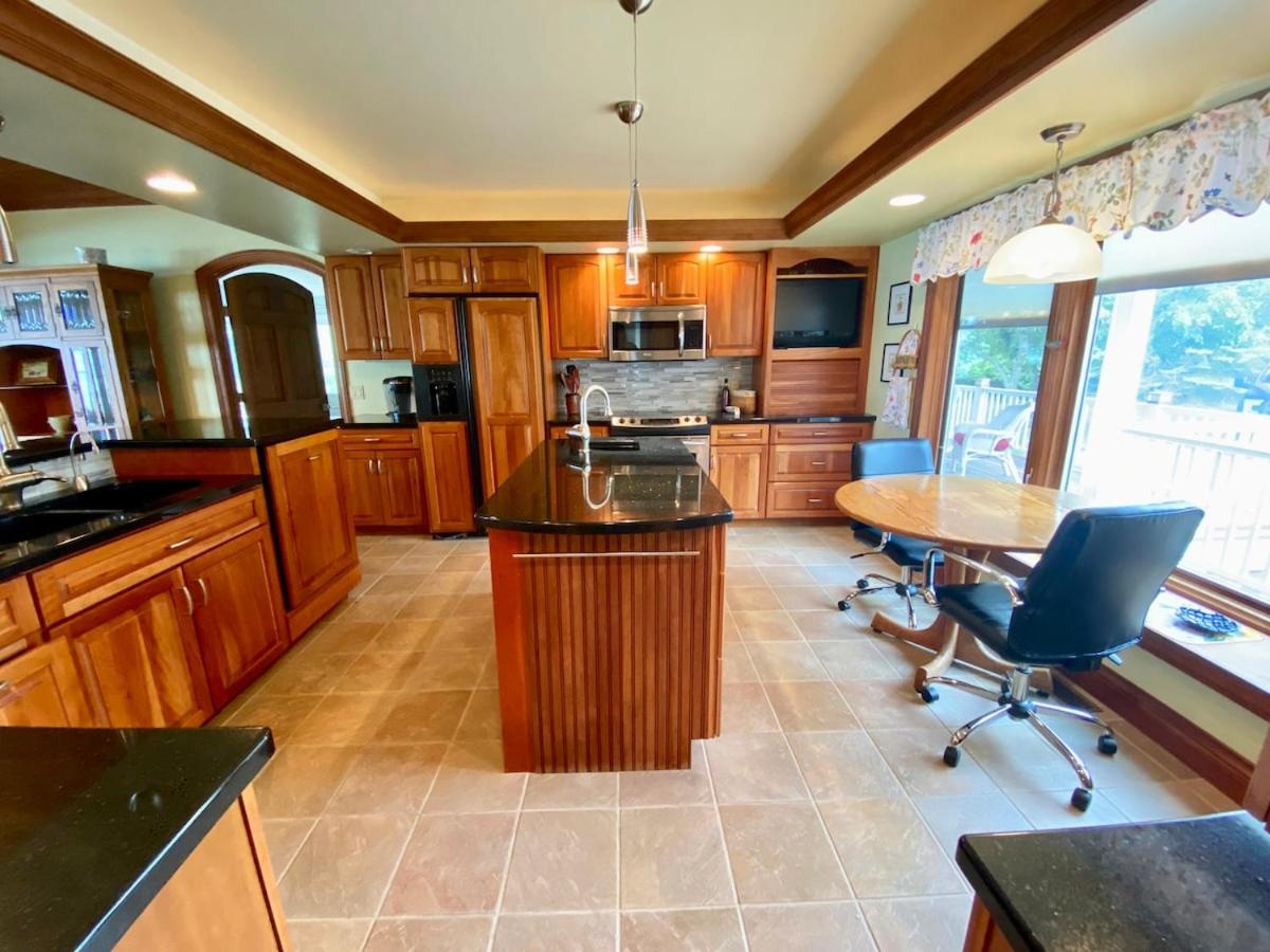 Private Beach Pool Table HUGE views gas grill