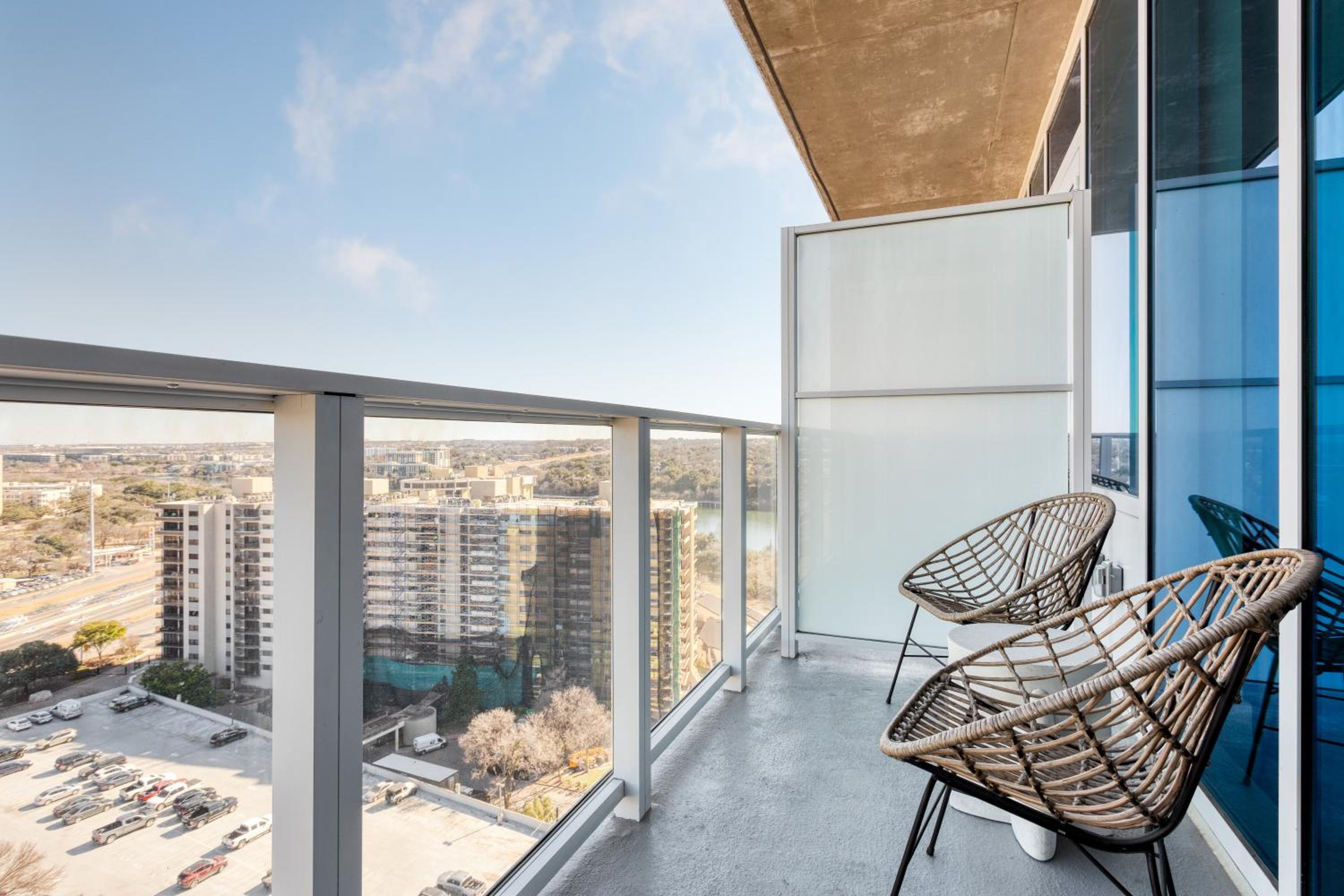 The Natiivo by AvantStay Modern High-Rise with Rooftop Pool & Skyline Views