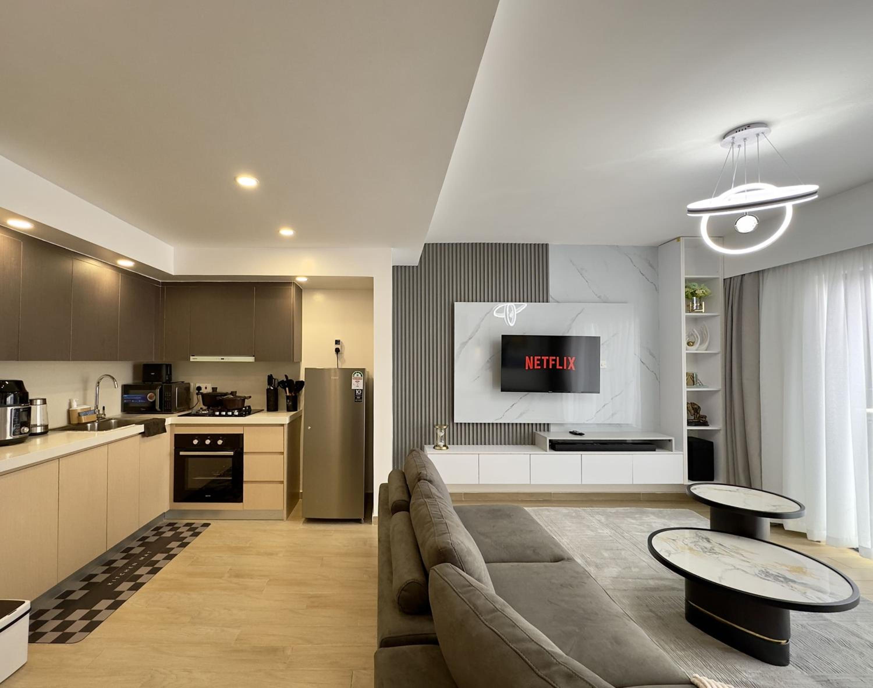 Stylish 1BR Condo with Pool, Gym, Parking & Wi-Fi view 3