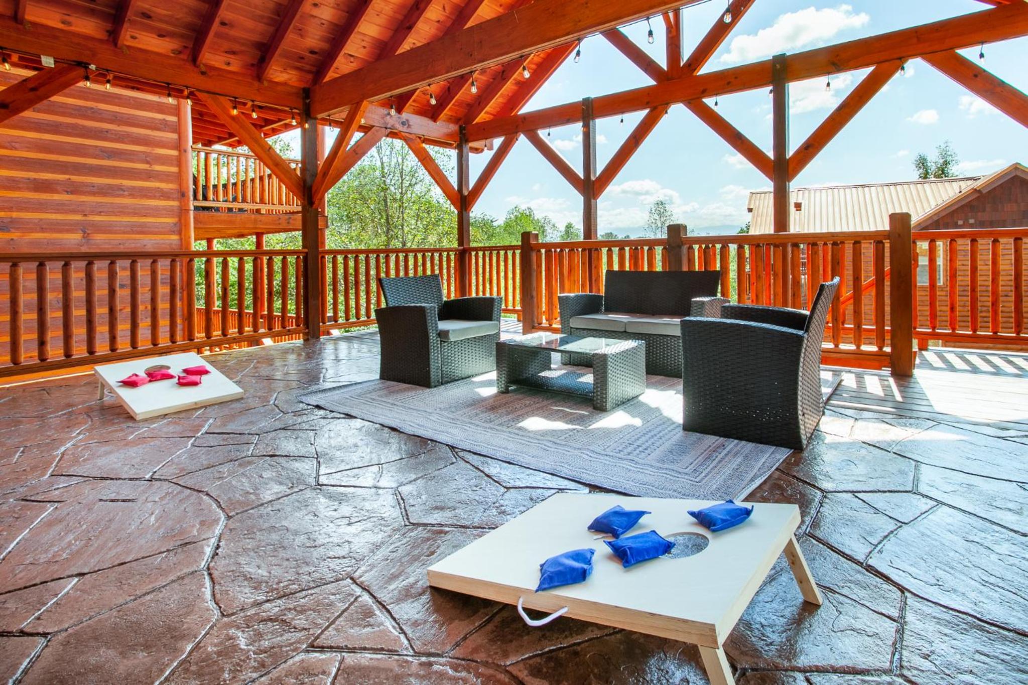 Grace Hideaway HUGE Sleeps20 Pool Hot Tub Games view 3