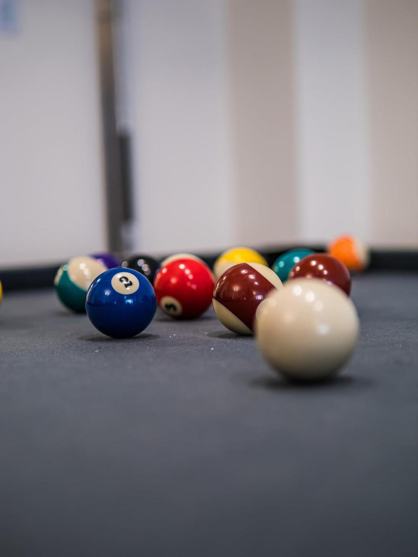 Family Fun House- King Bed Fire Table Pool Table