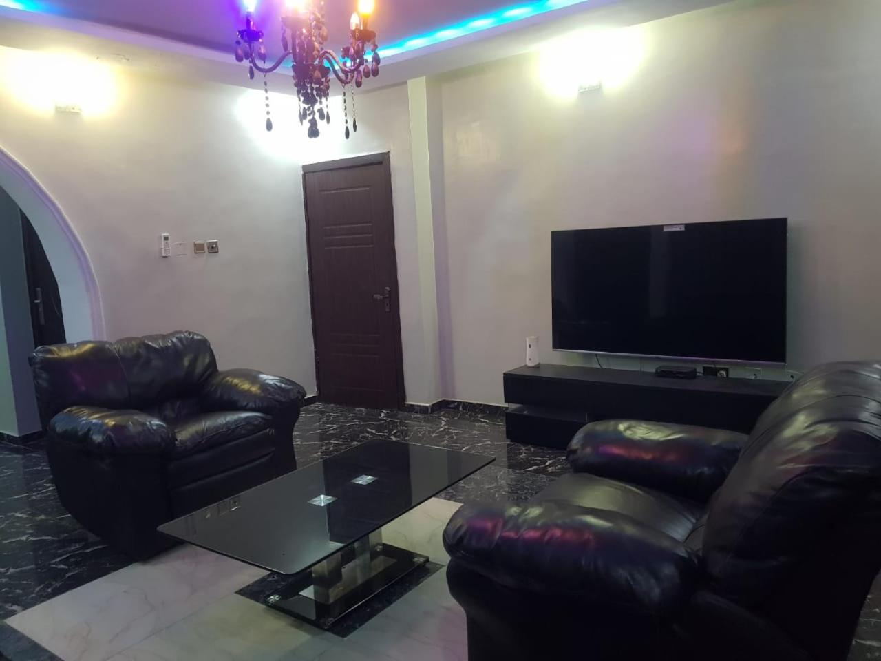 3JD Lavishly Furnished 2 bed apartment view 2