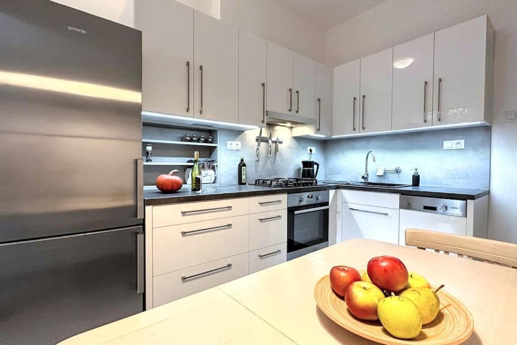 Apartmán s balkonem u parku & 15 minut do centra
