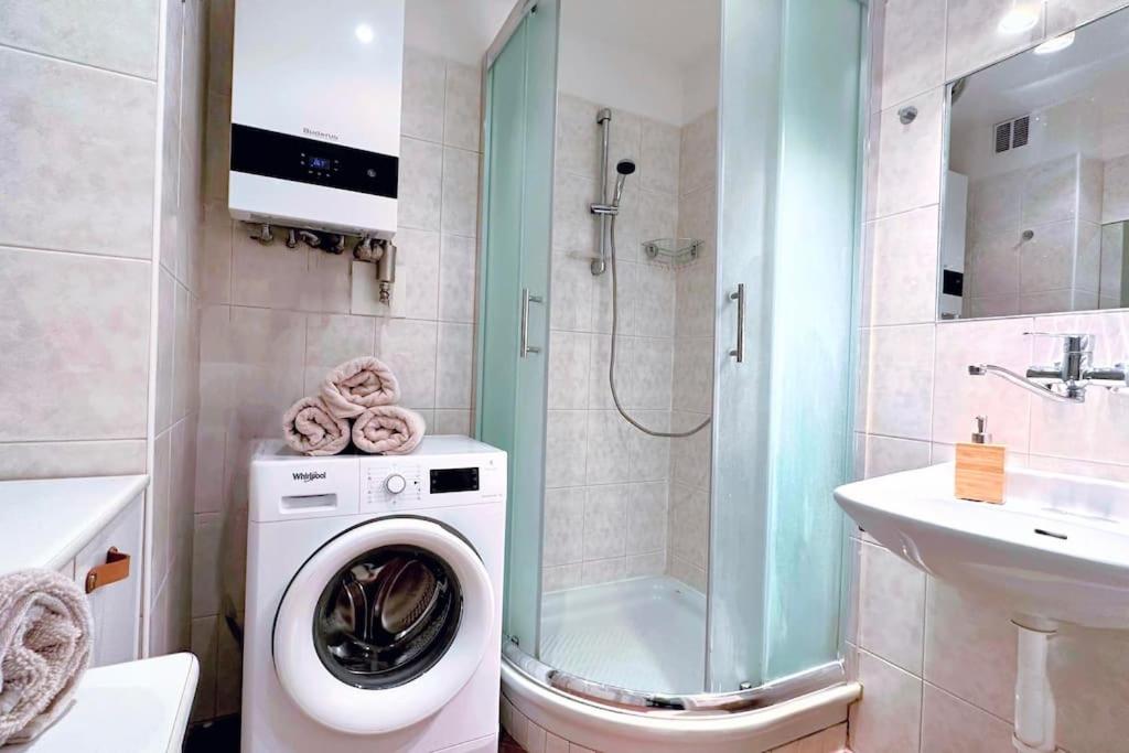 Apartmán s balkonem u parku & 15 minut do centra