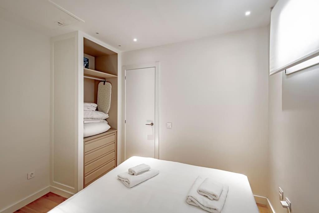 New modern Apartment Malasaña - Chueca 5 Pax view 2