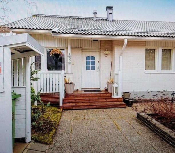 Viihtyisä huone
