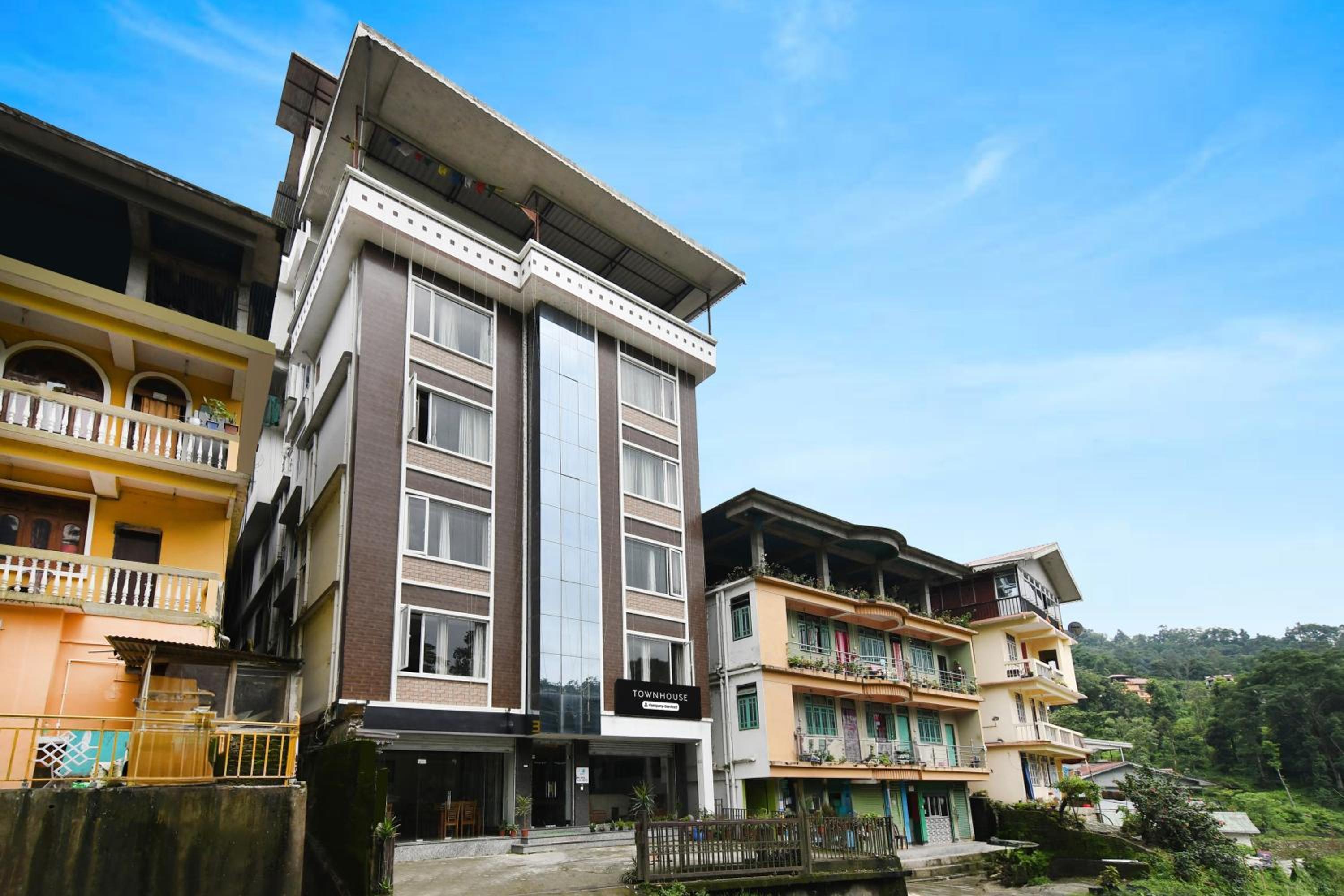 Super Townhouse OAK Saramsa Garden view 5