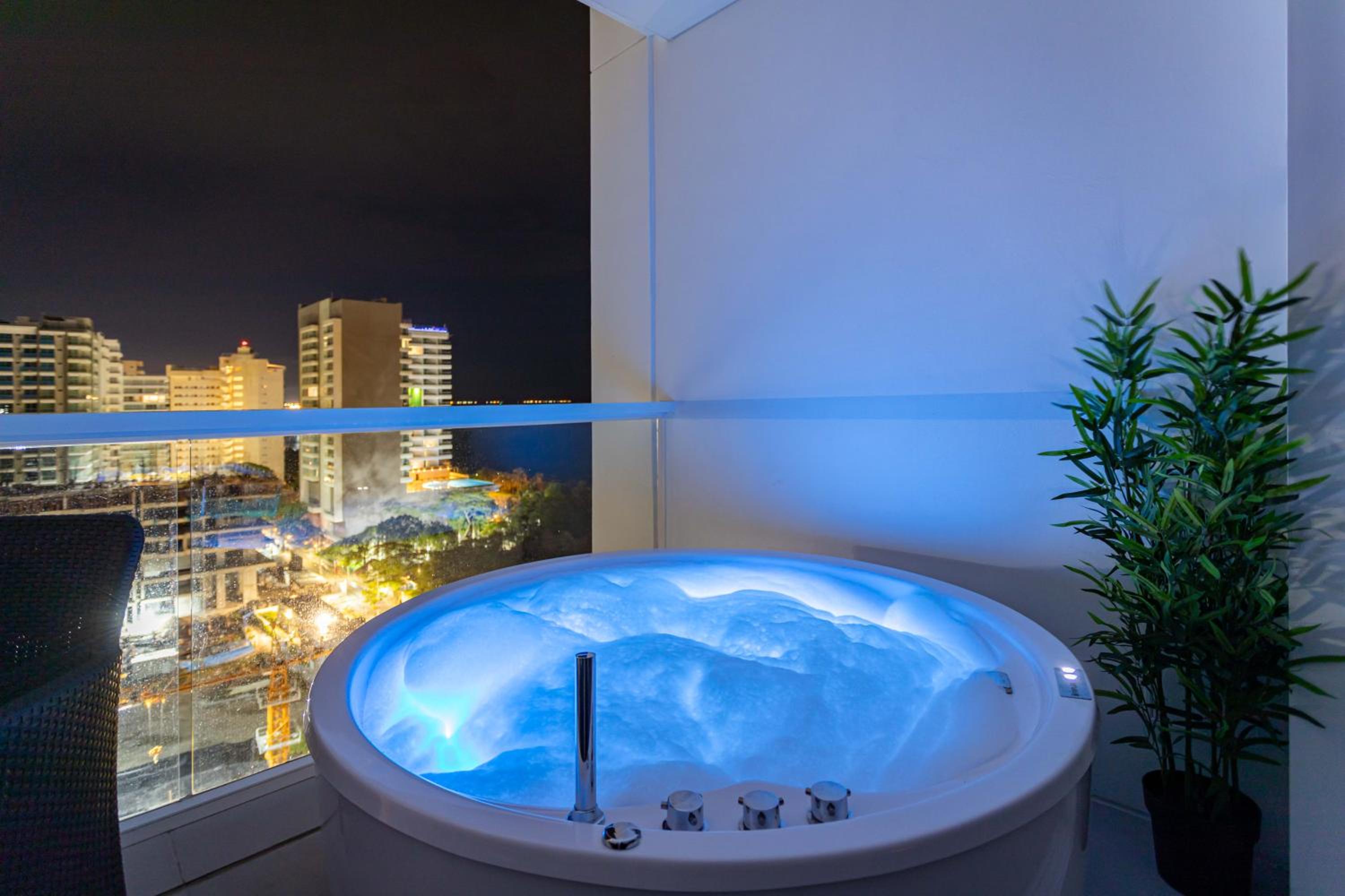 Hermosa suite con vista al mar