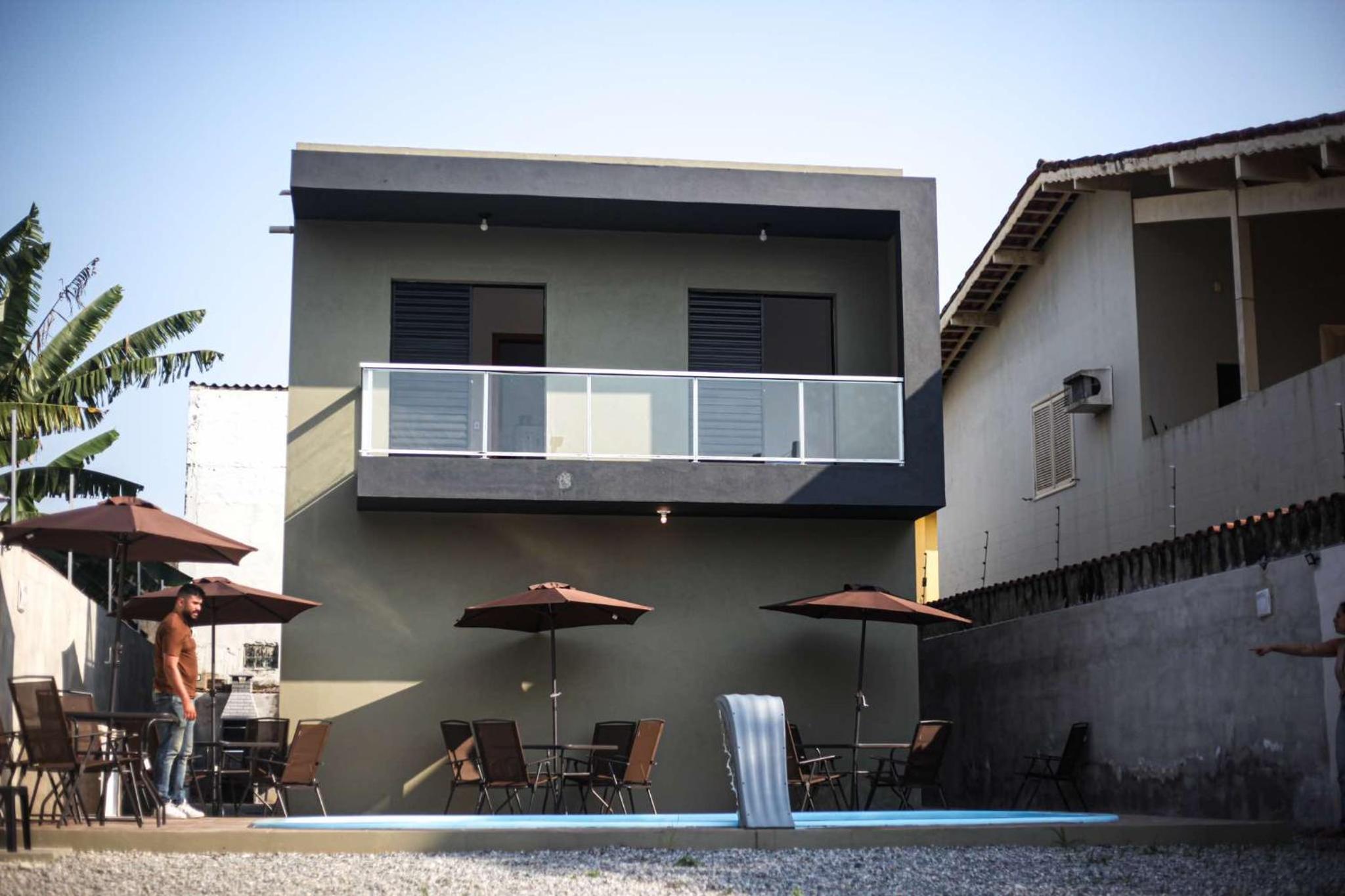 Apto com piscina perto da praia!