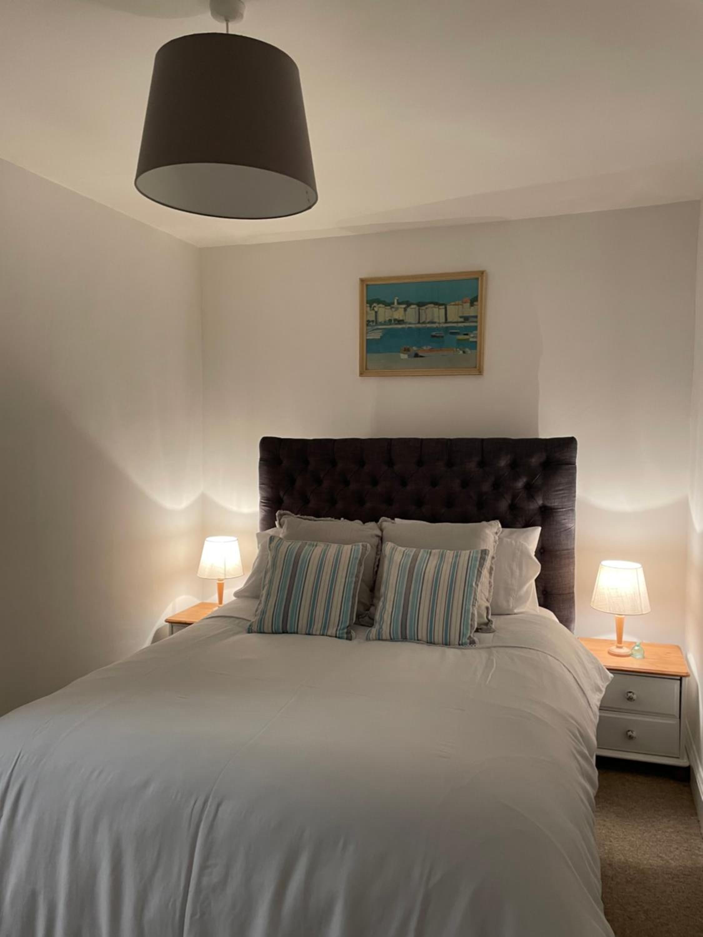 Cute 1 bed apartment 2 mins from the sea - Sleeps 4,Free Parking Permit Flat 8 The Gables, Church Street, Lyme Regis view 2
