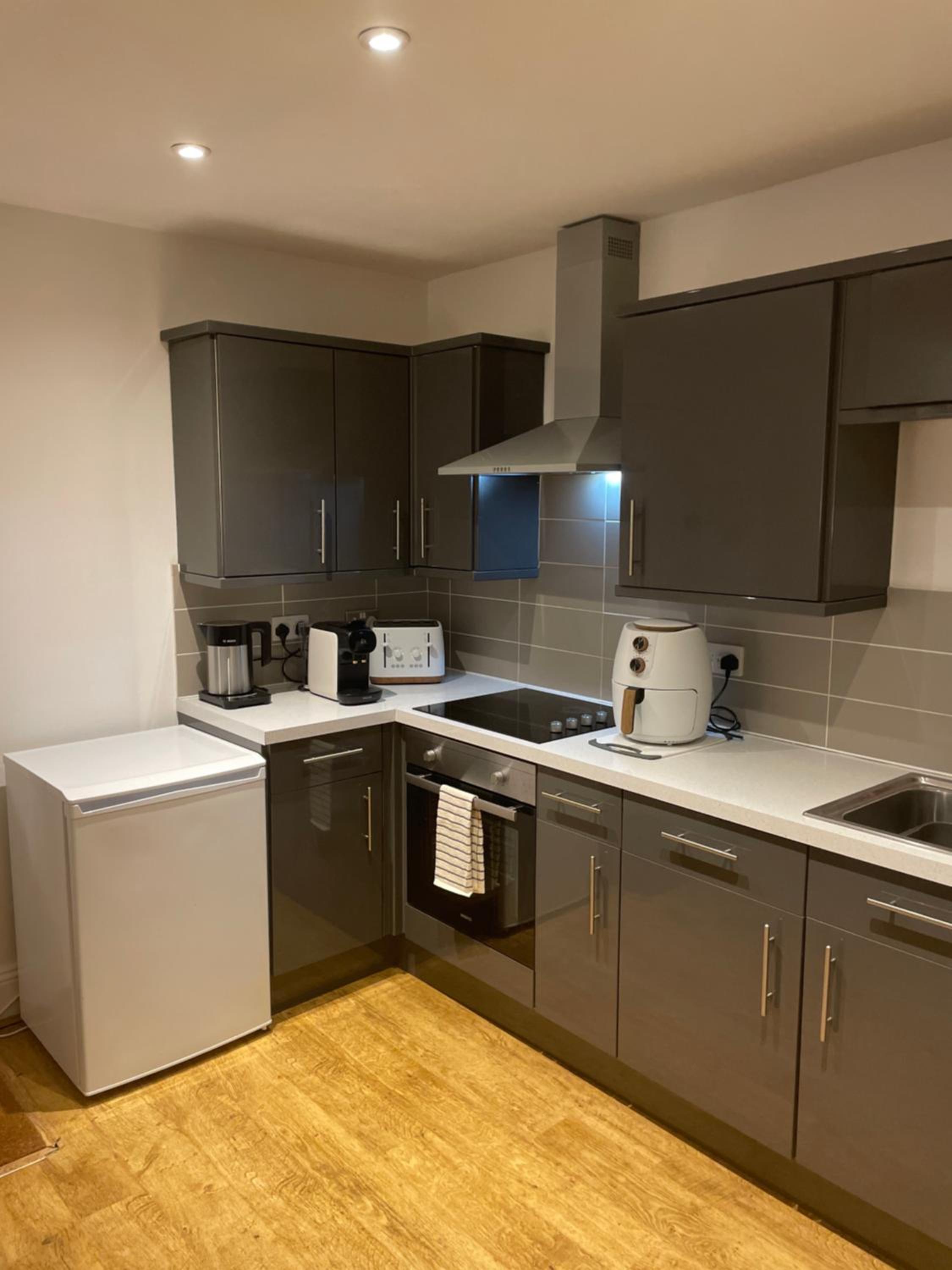 Cute 1 bed apartment 2 mins from the sea - Sleeps 4,Free Parking Permit Flat 8 The Gables, Church Street, Lyme Regis view 4