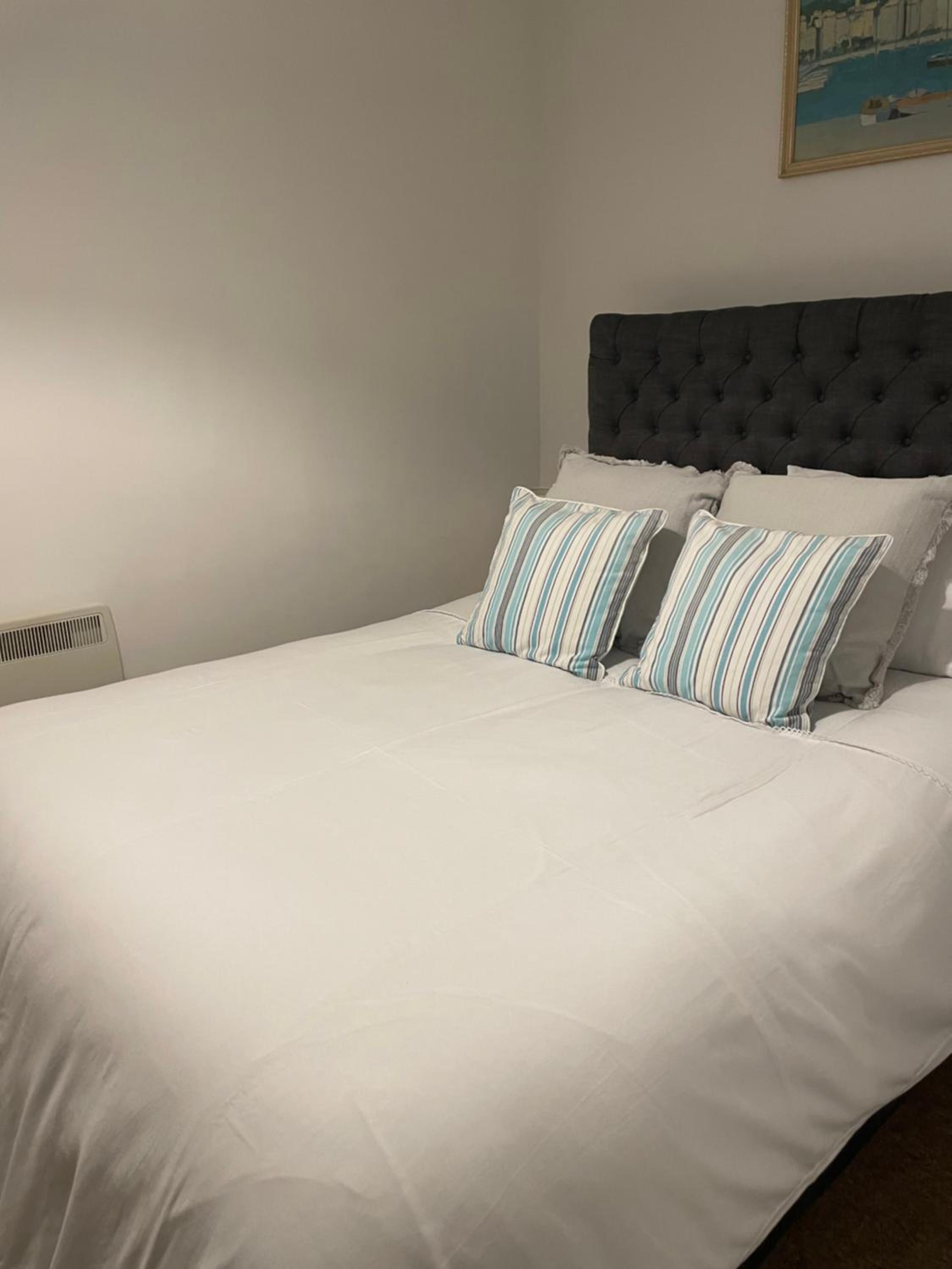 Cute 1 bed apartment 2 mins from the sea - Sleeps 4,Free Parking Permit Flat 8 The Gables, Church Street, Lyme Regis view 3