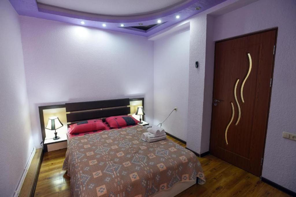 Golden Eagle Family Guesthouse