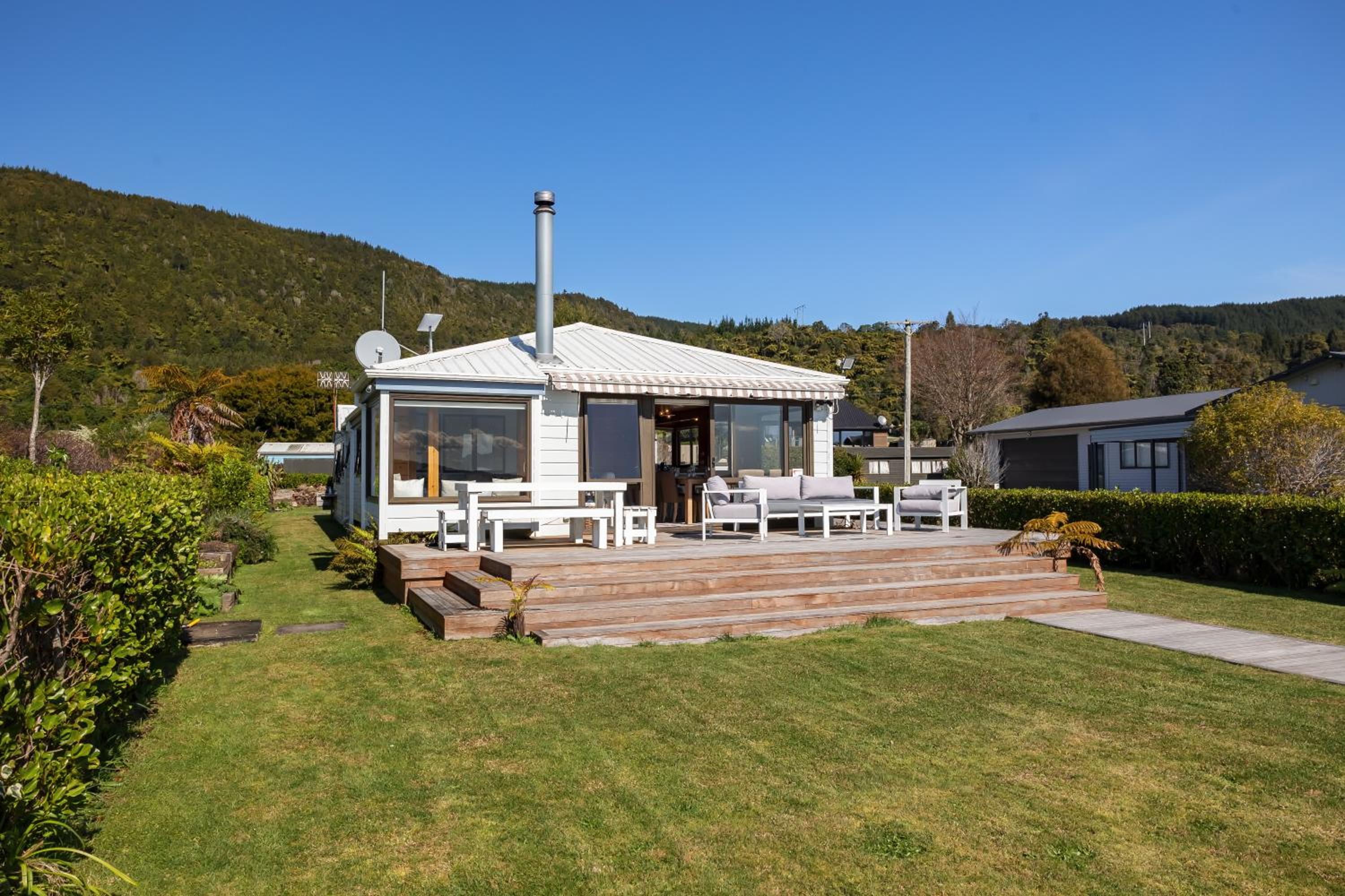 Classic Rotoiti Lakefront view 3