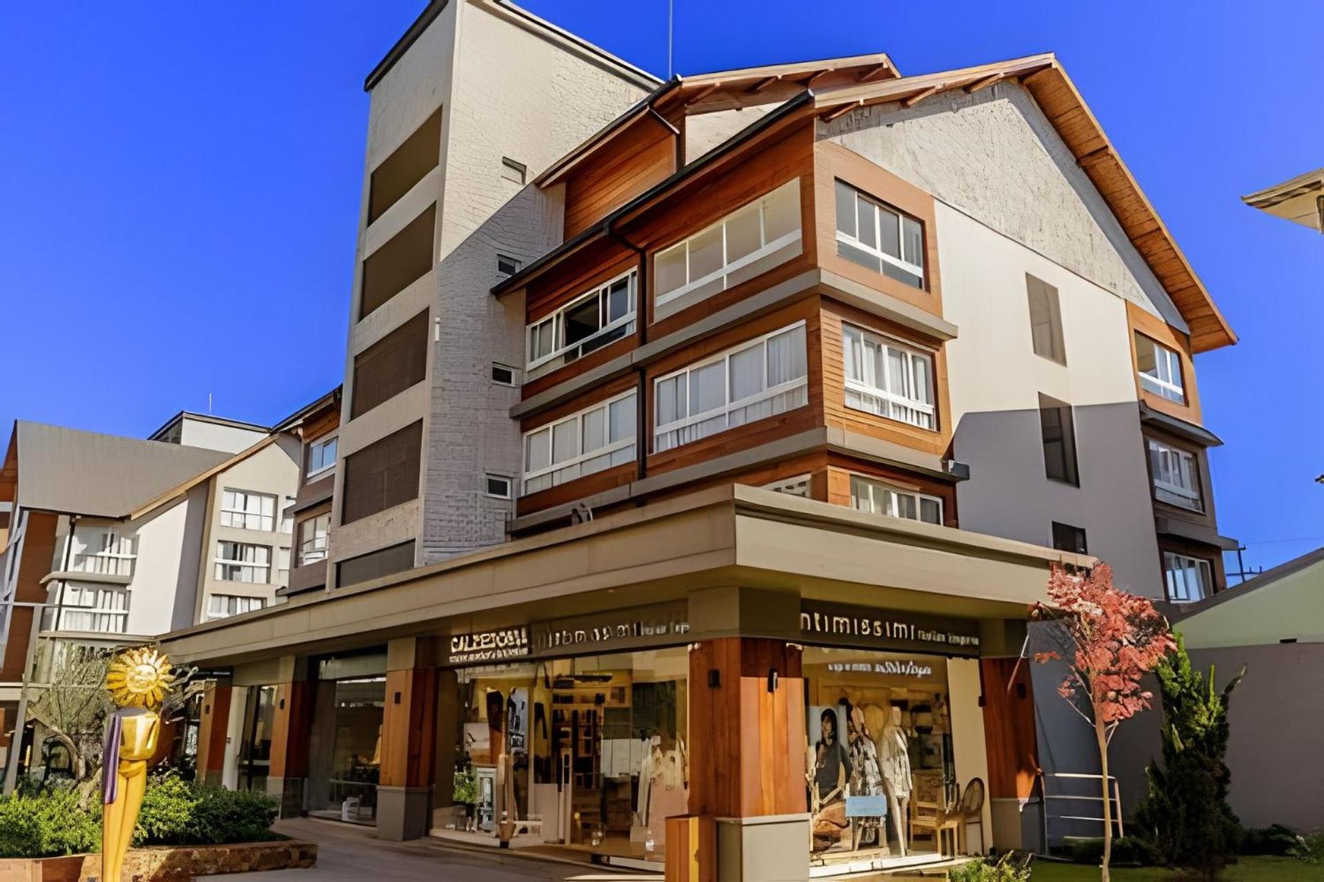 Vita Boulevard Studio 301 view 3