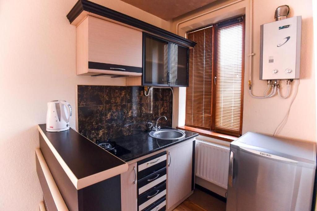 Golden Eagle Family Guesthouse
