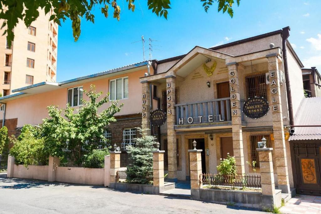 Golden Eagle Family Guesthouse