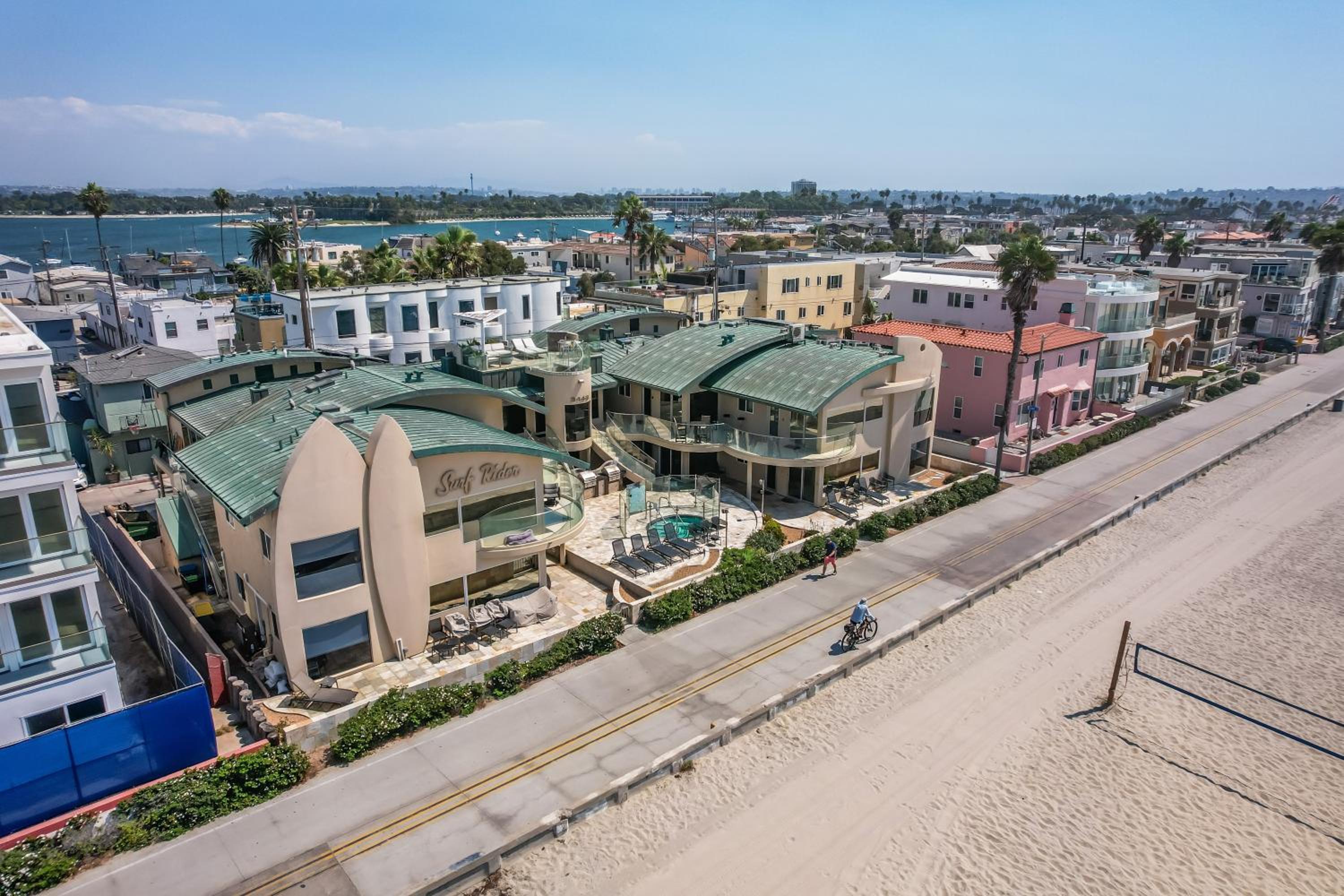 Hotel Stunning Oceanfront Boardwalk Condo - Spa, Steps2Beach, Parking & Fast Wifi! - Image 1