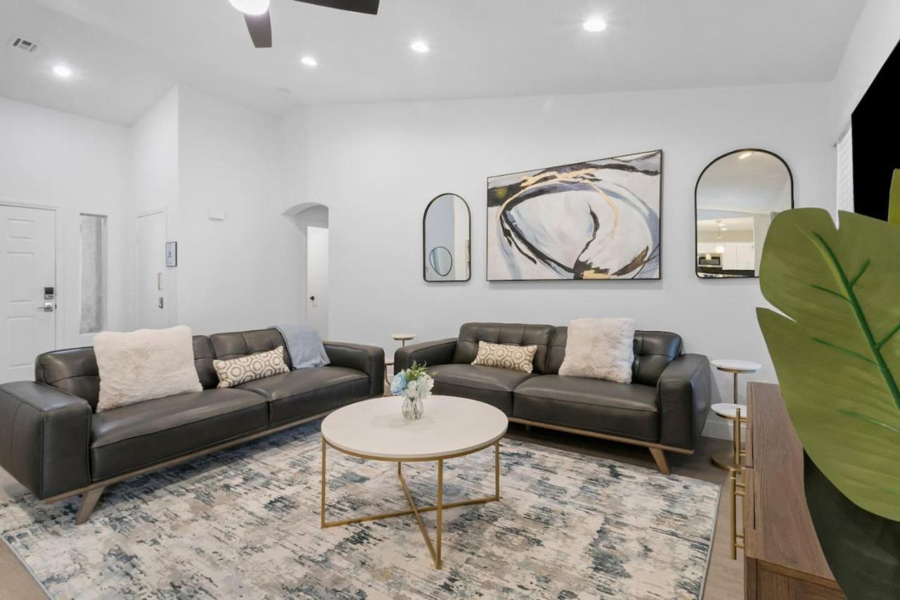 Stylish 4BR with New Pool by Craig Park view 3