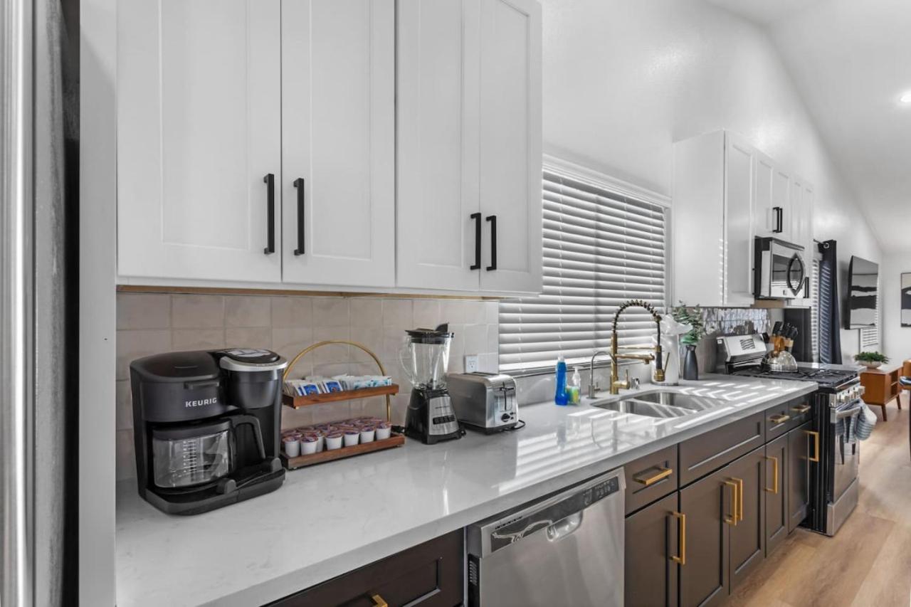 Spacious 5 BR Home with Games and Spa view 4