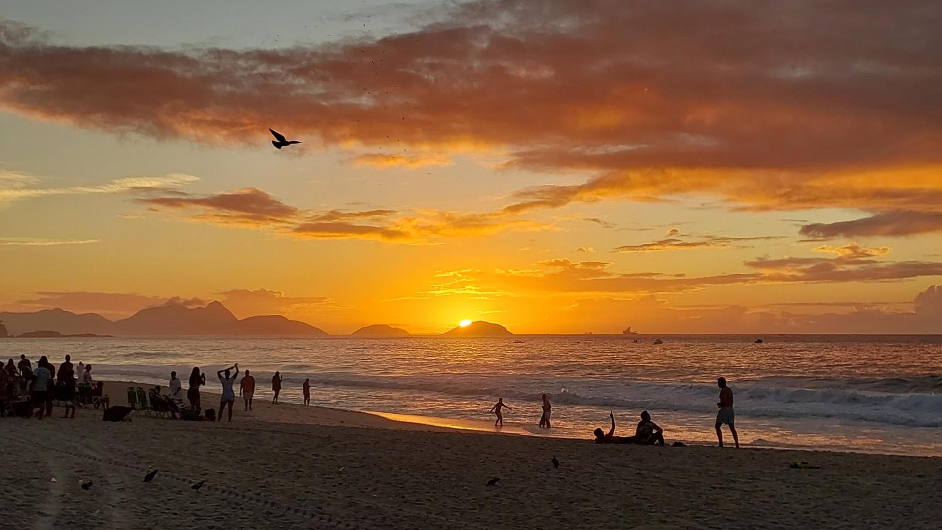 Lugar ideal Copacabana quarto, sala e lavanderia