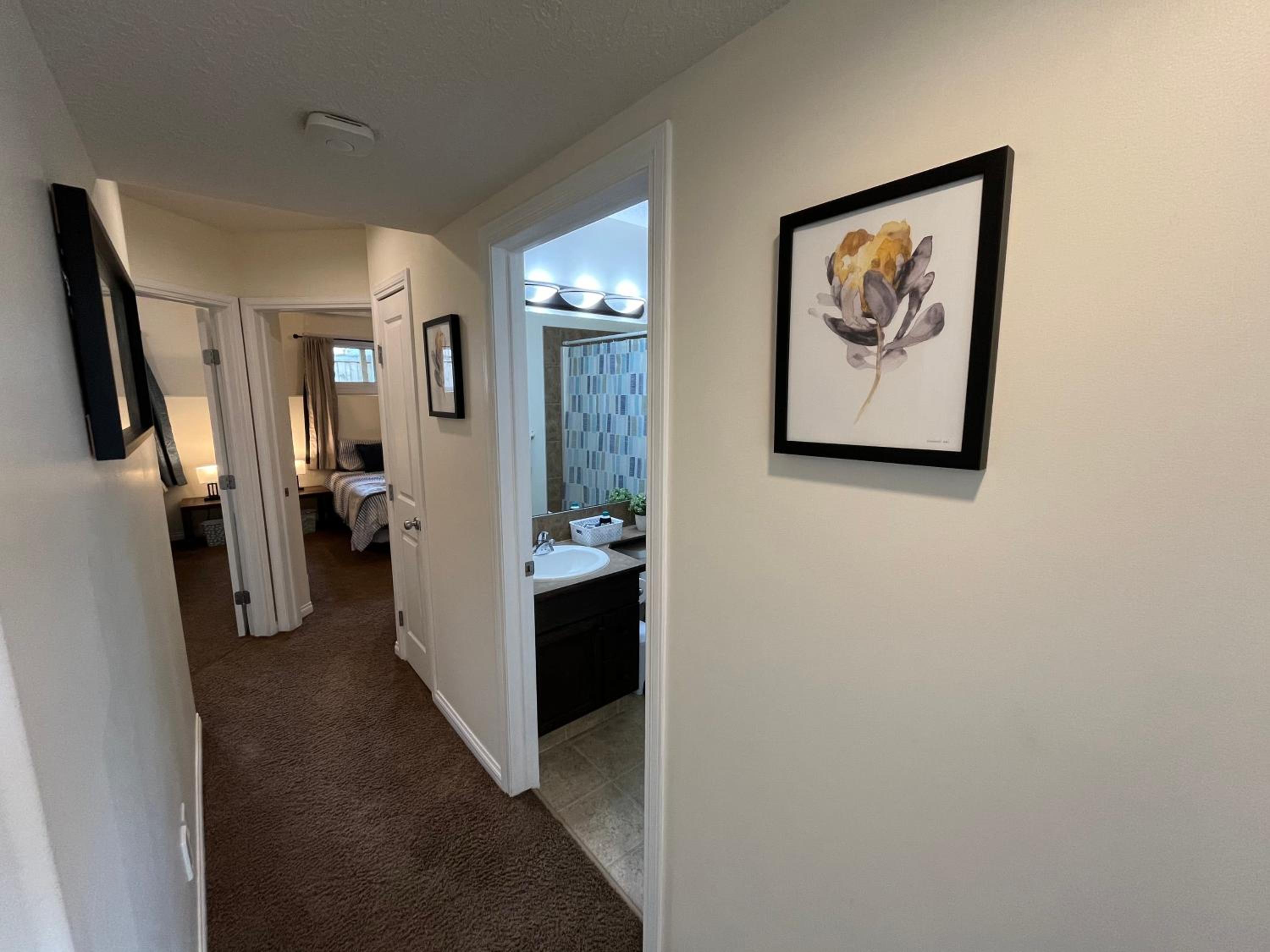 4br Crew House - Big, Bright, Modern, Fully Stocked