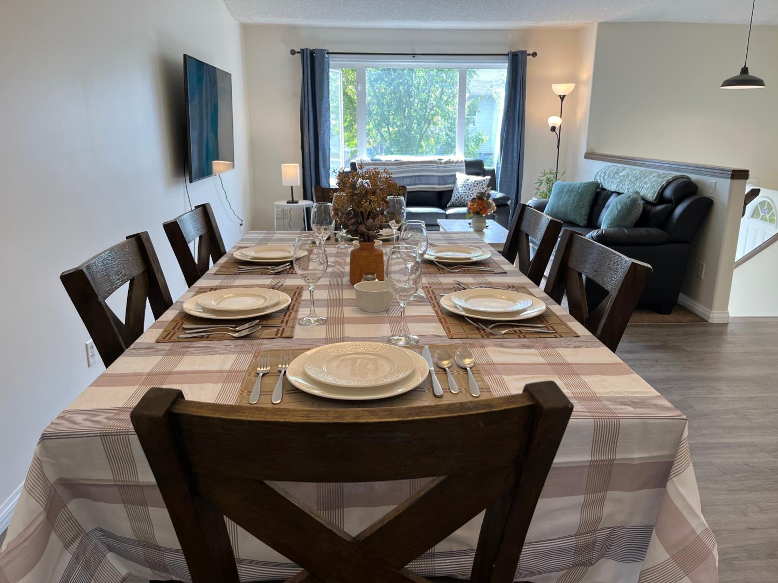 4br Crew House - Big, Bright, Modern, Fully Stocked