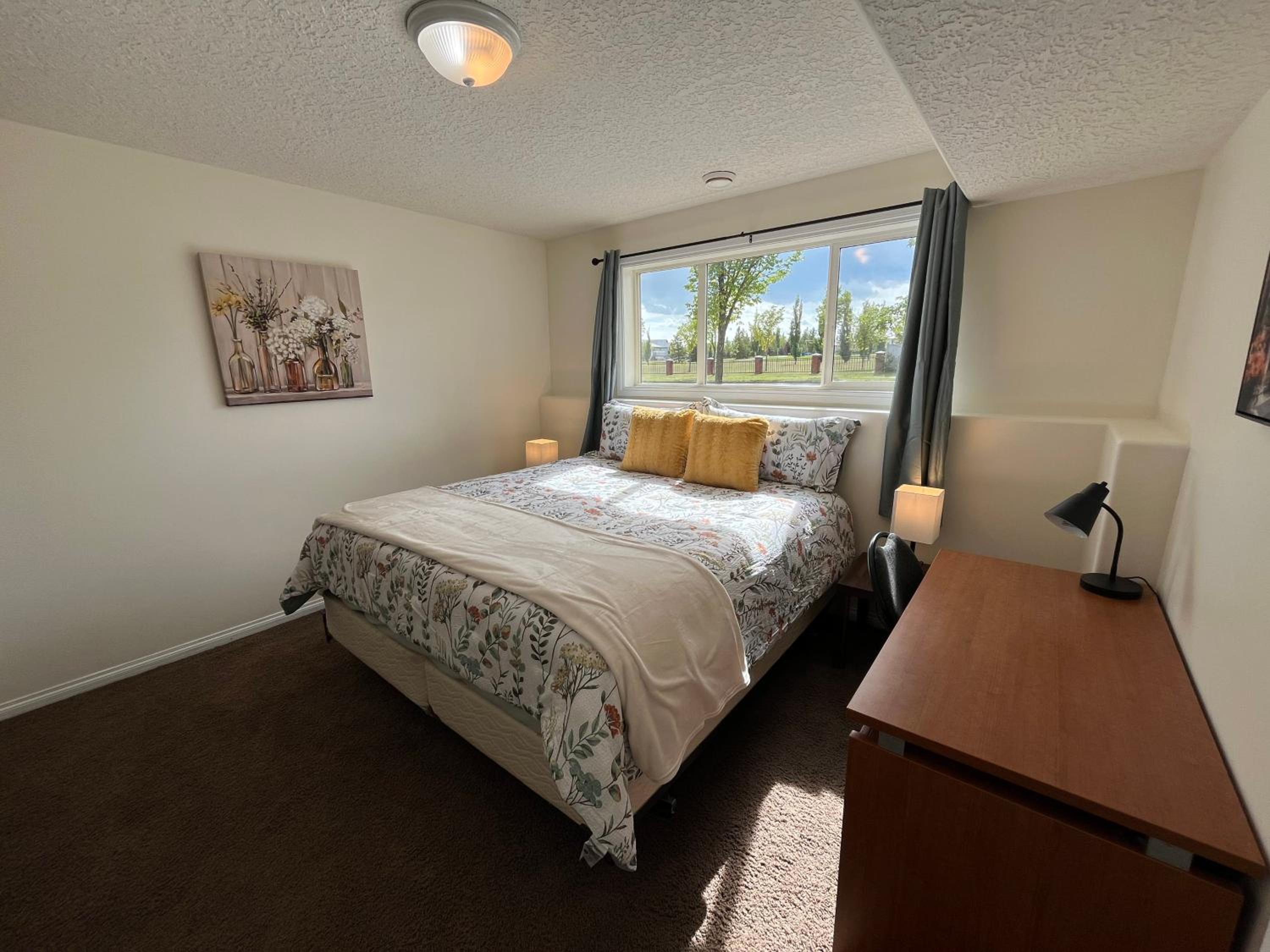 4br Crew House - Big, Bright, Modern, Fully Stocked