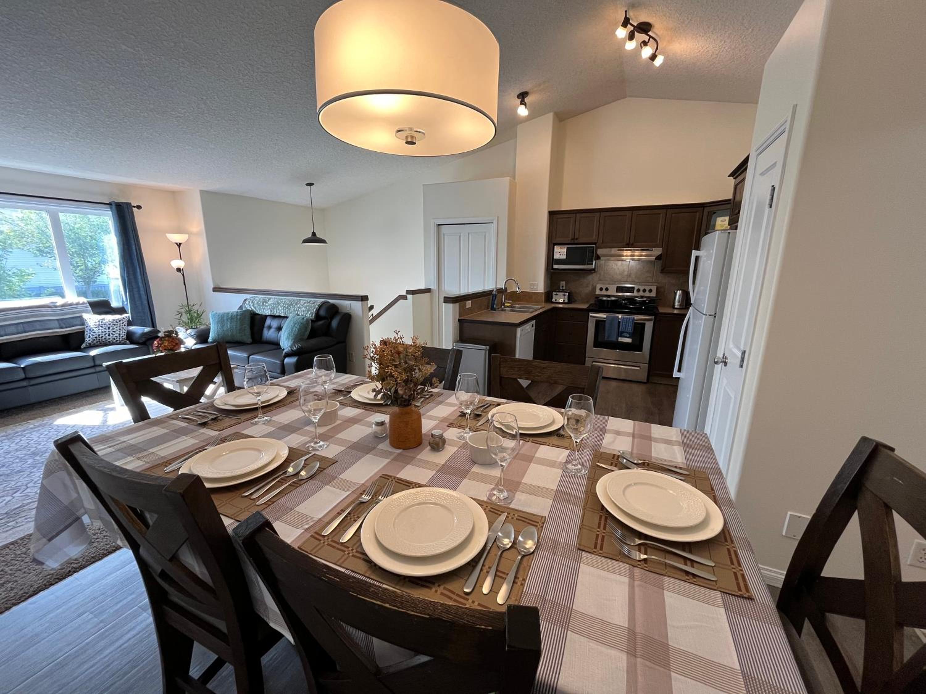4br Crew House - Big, Bright, Modern, Fully Stocked