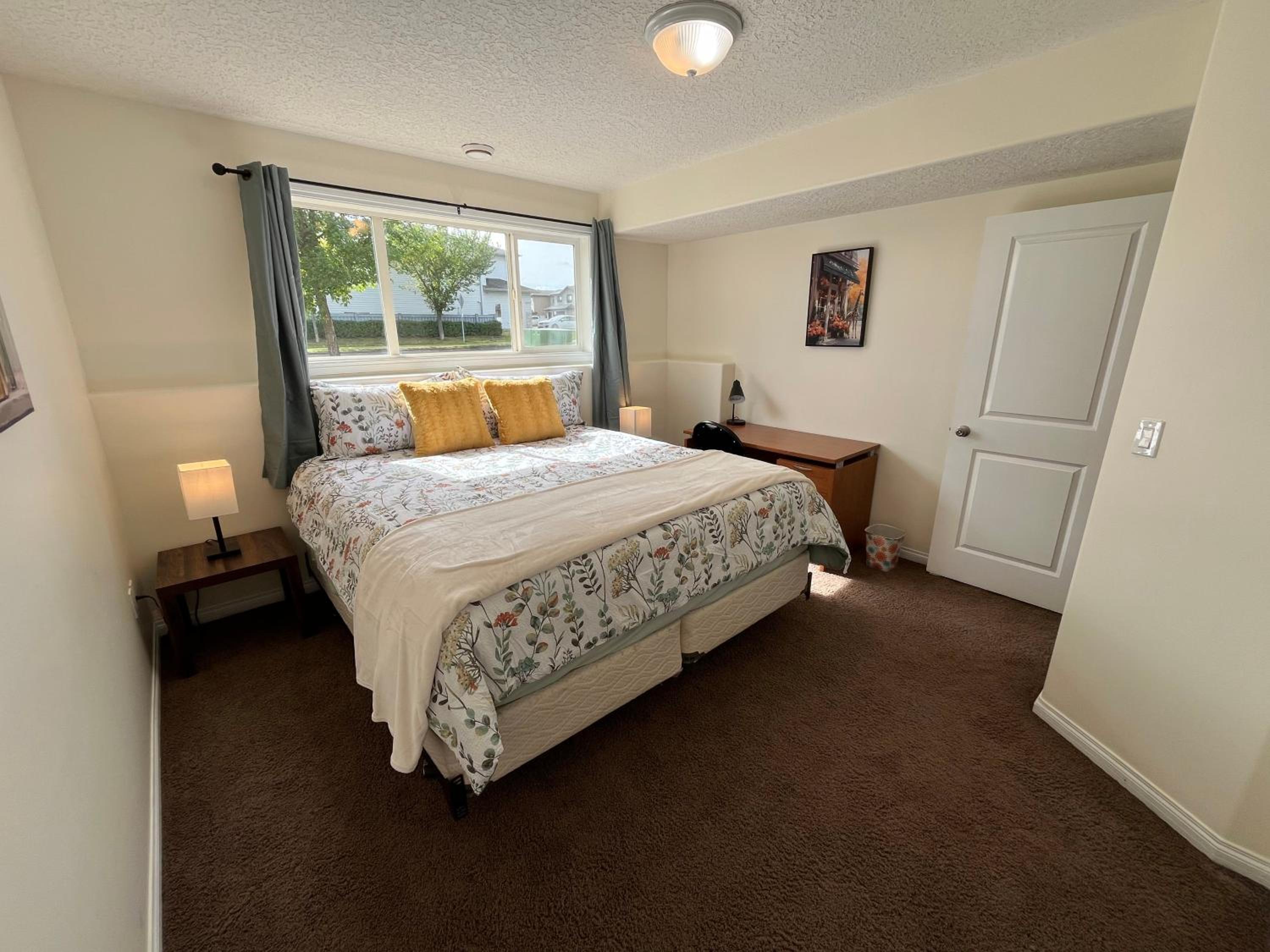 4br Crew House - Big, Bright, Modern, Fully Stocked