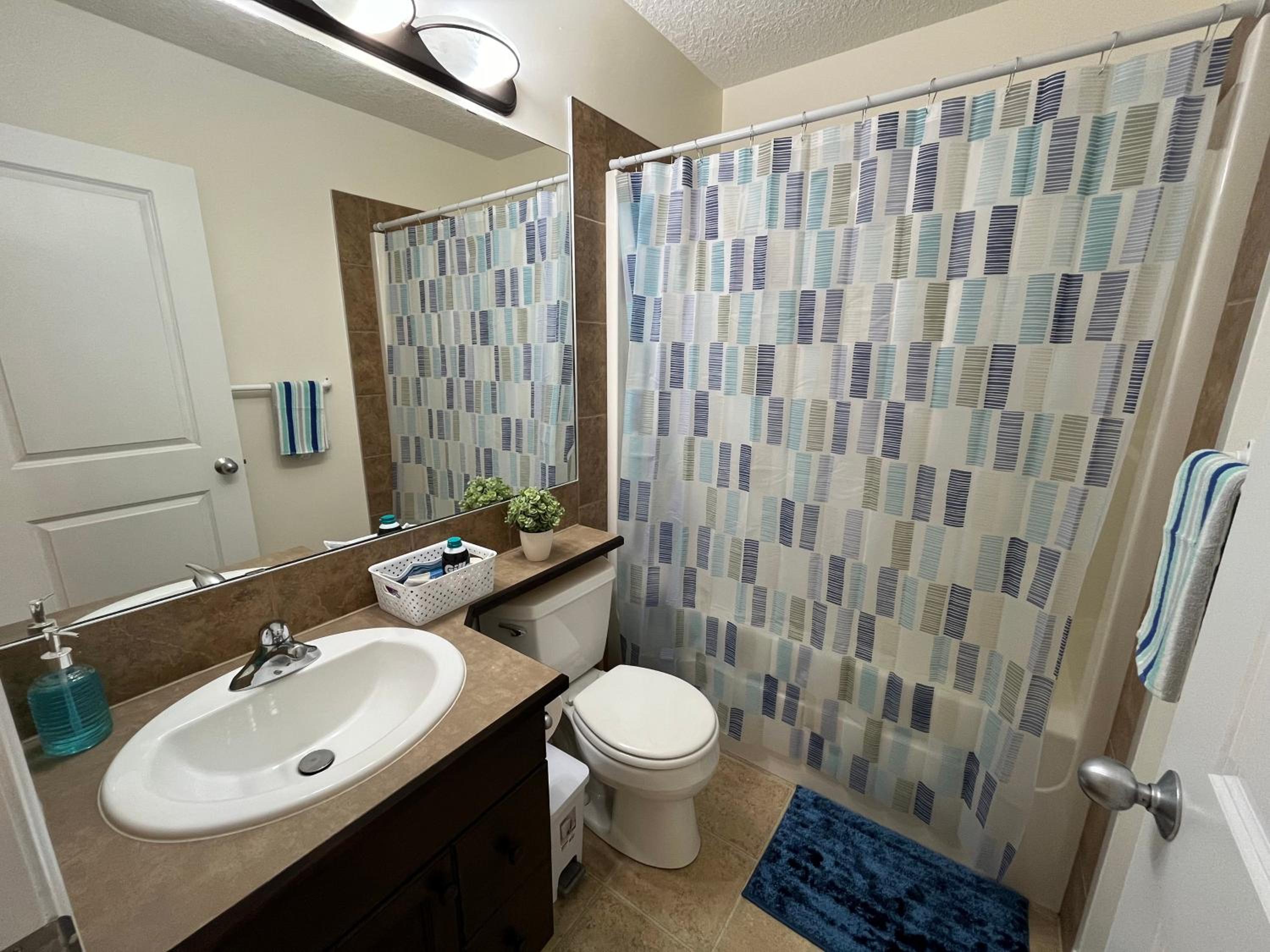 4br Crew House - Big, Bright, Modern, Fully Stocked
