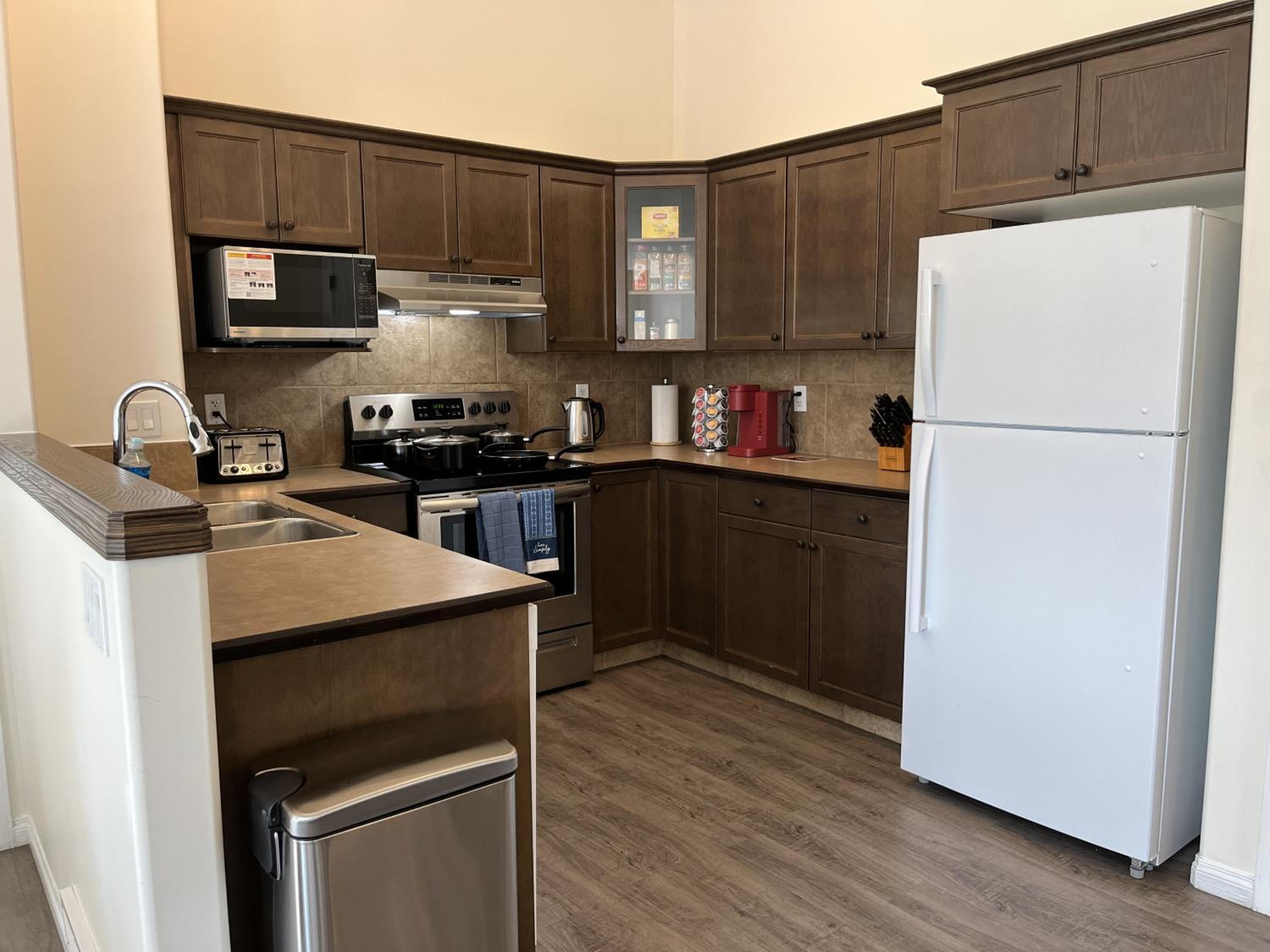 4br Crew House - Big, Bright, Modern, Fully Stocked