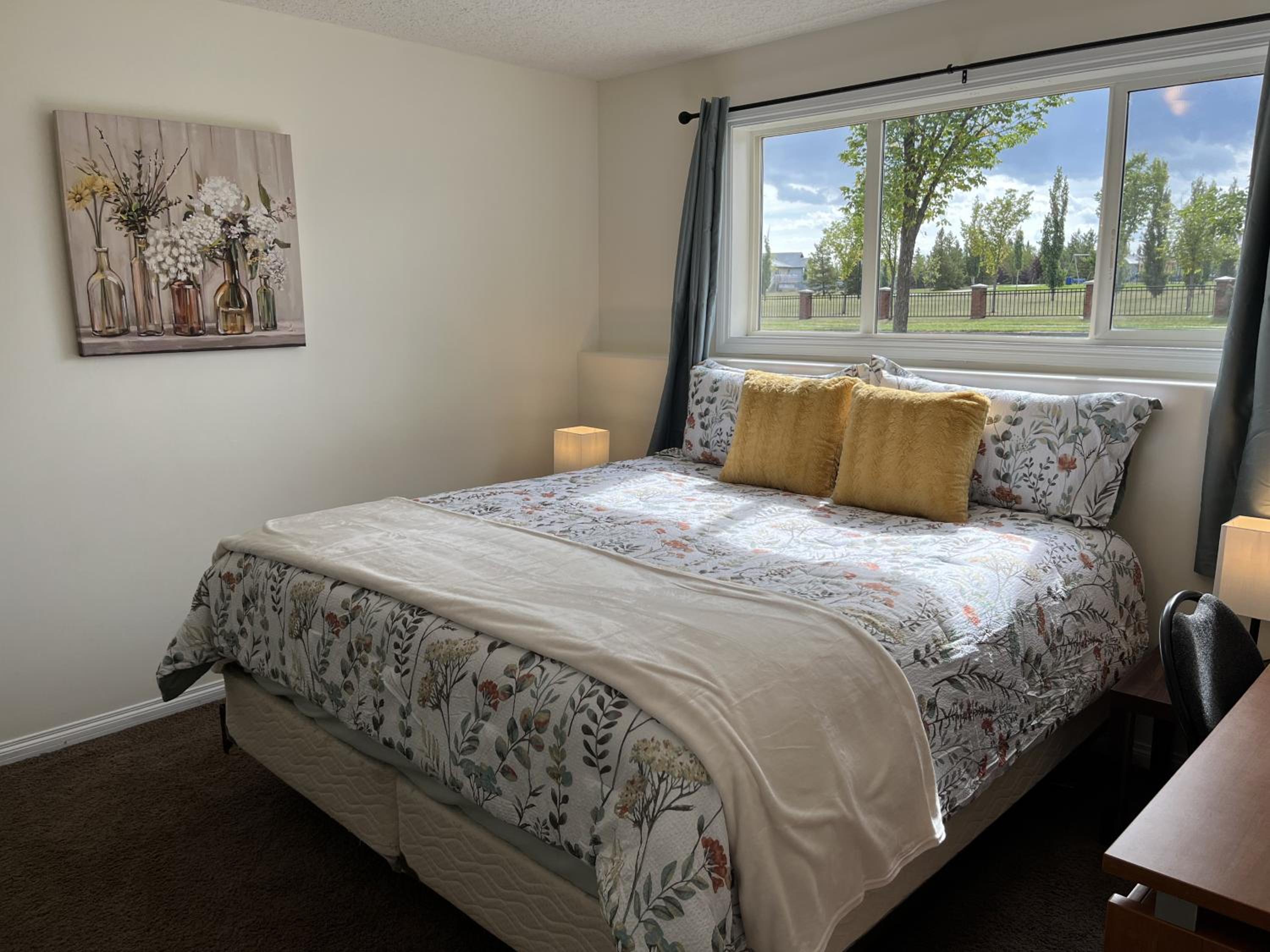 4br Crew House - Big, Bright, Modern, Fully Stocked