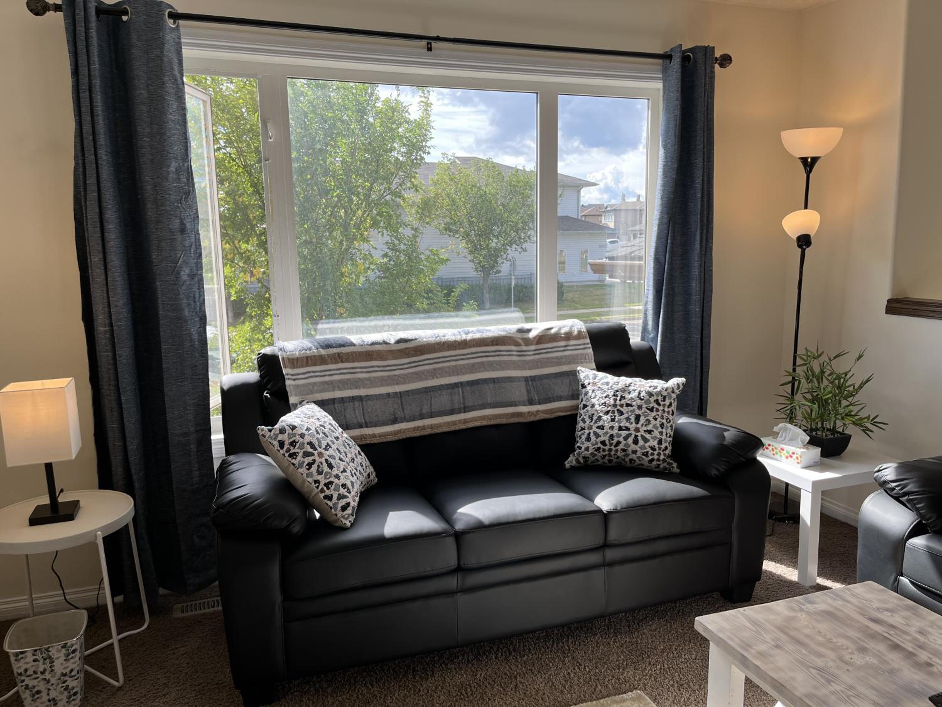 4br Crew House - Big, Bright, Modern, Fully Stocked