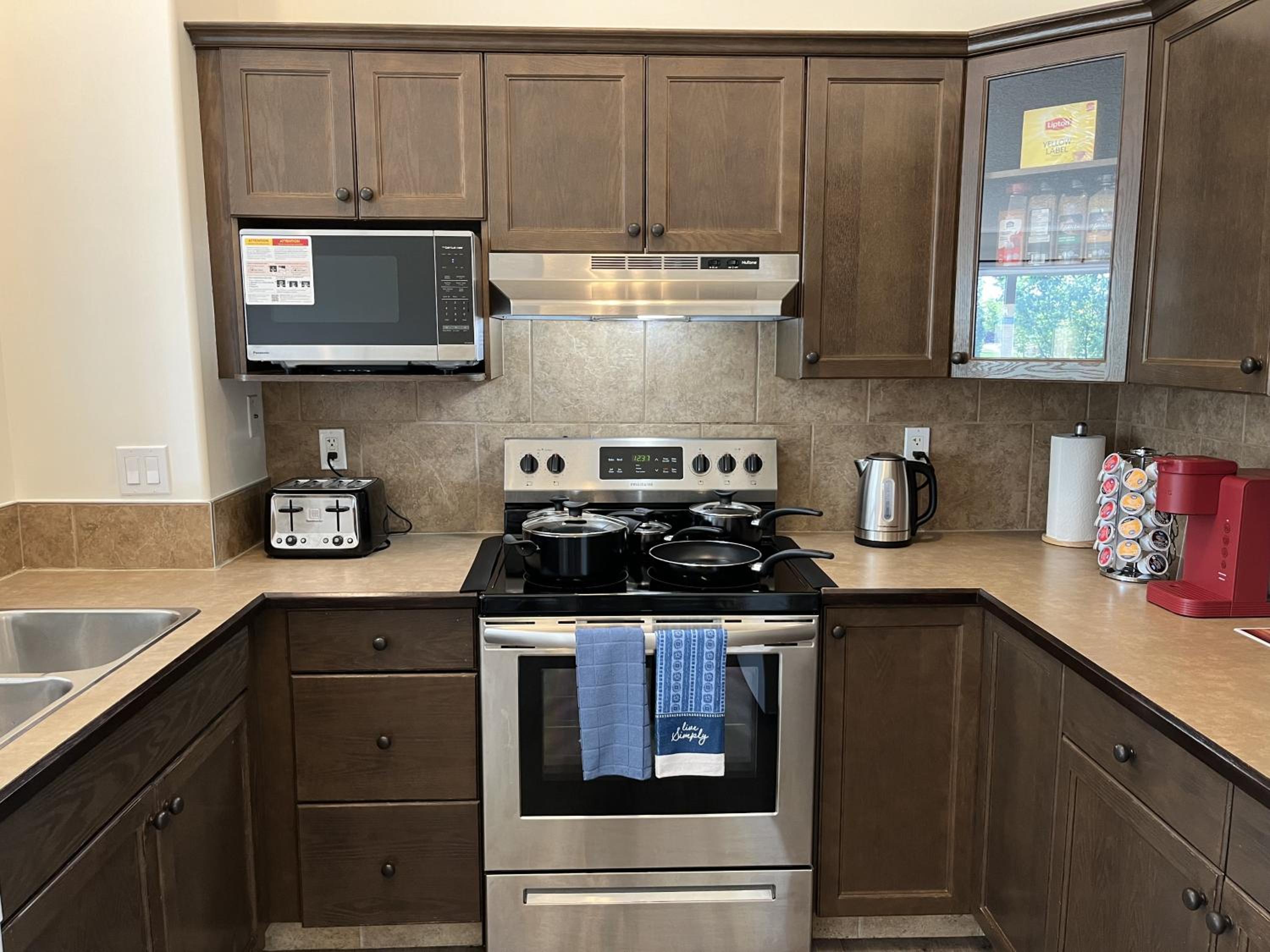 4br Crew House - Big, Bright, Modern, Fully Stocked