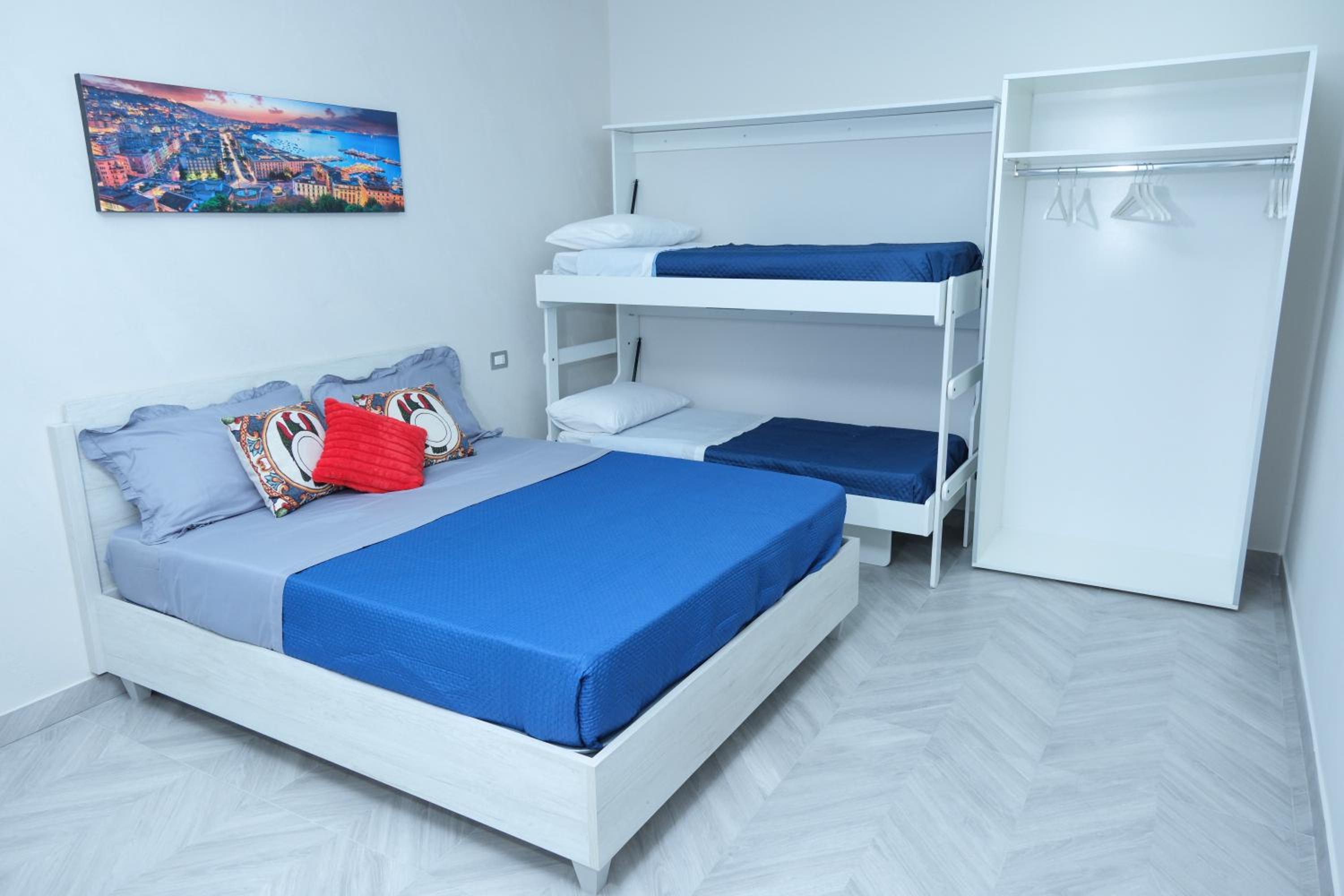 Max Fox Suite