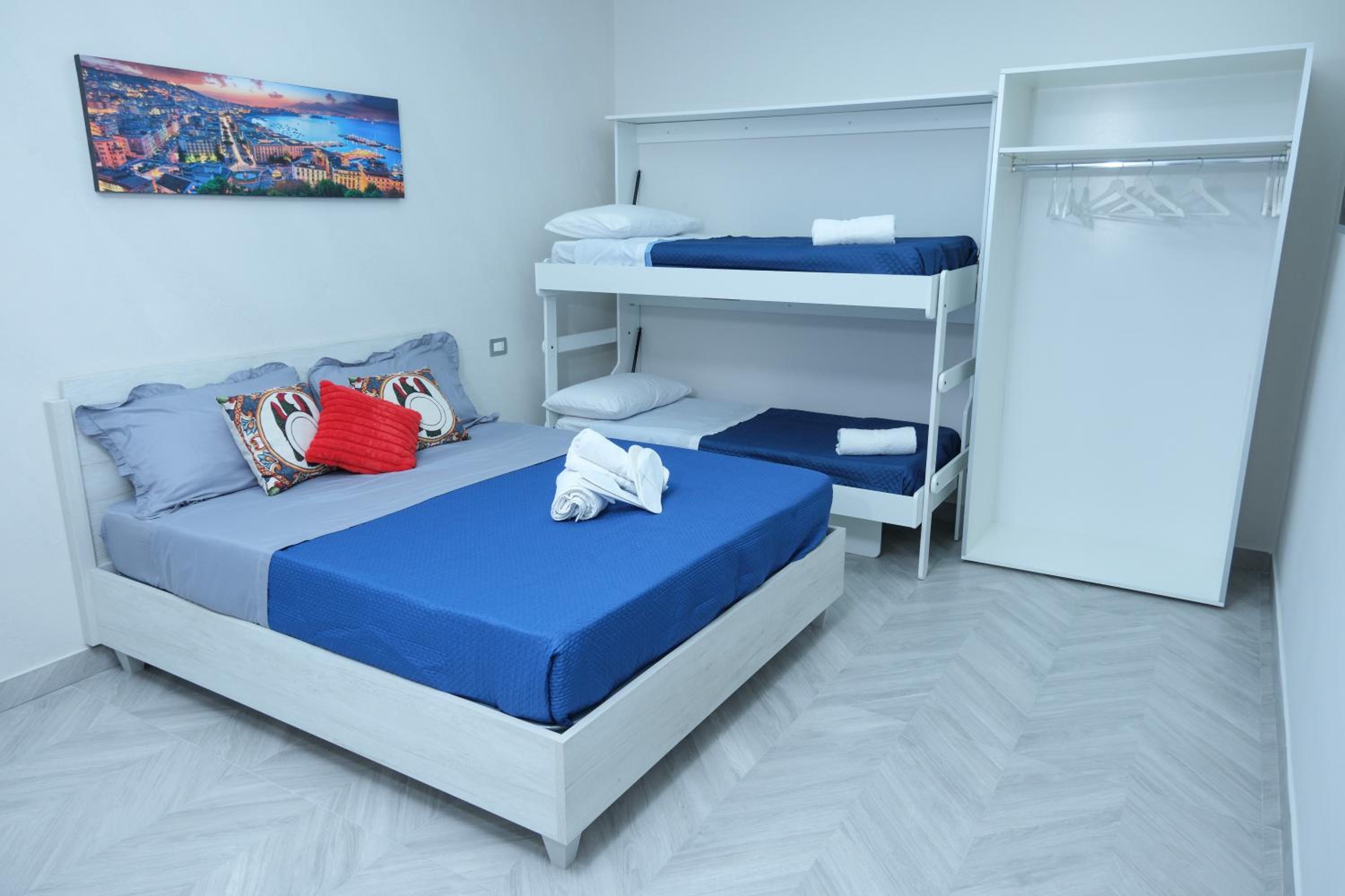 Max Fox Suite