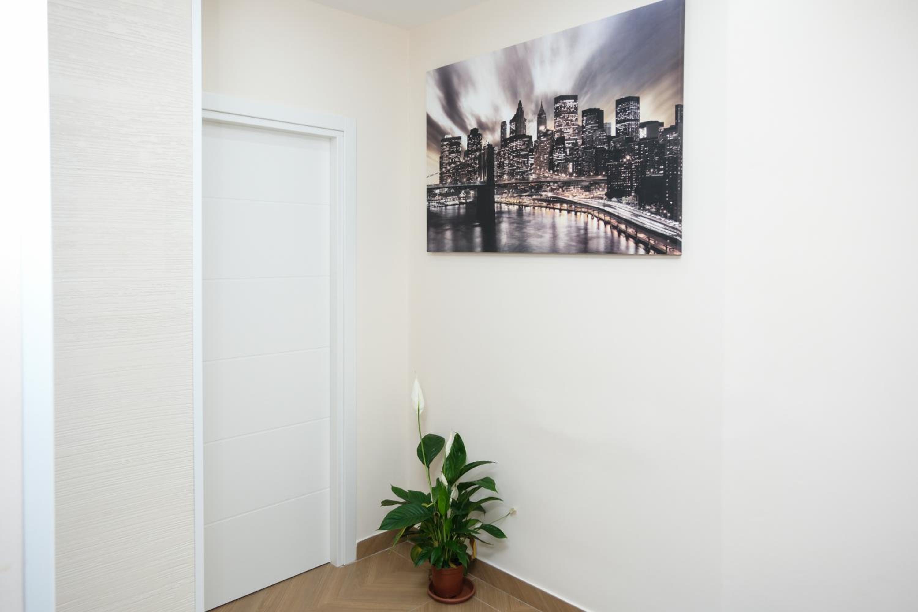 Max Fox Suite