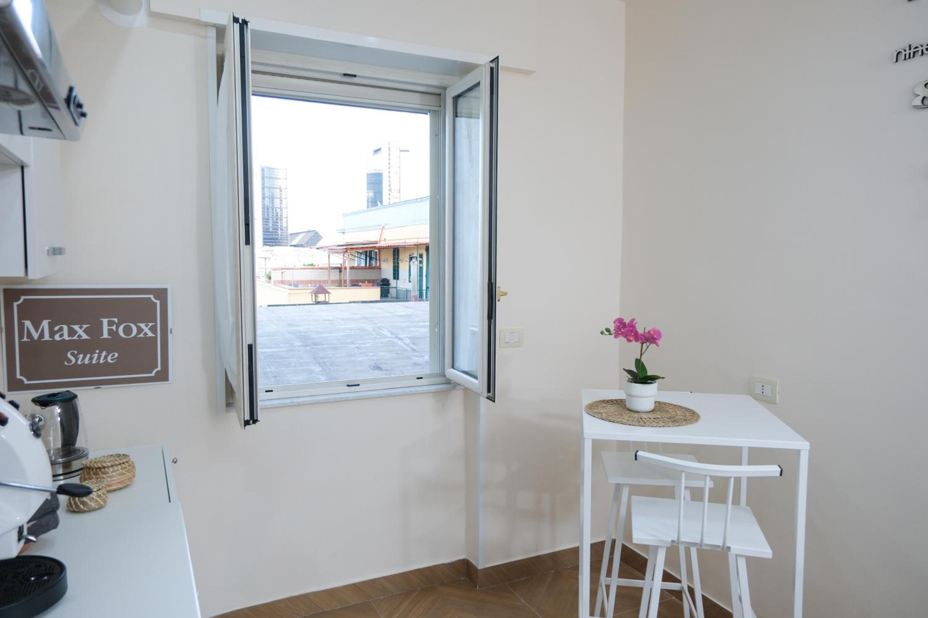 Max Fox Suite
