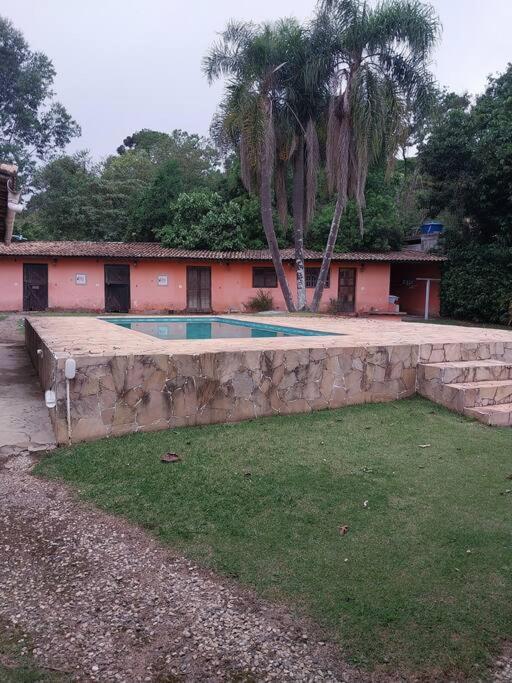 Casa condomínio perto Animália