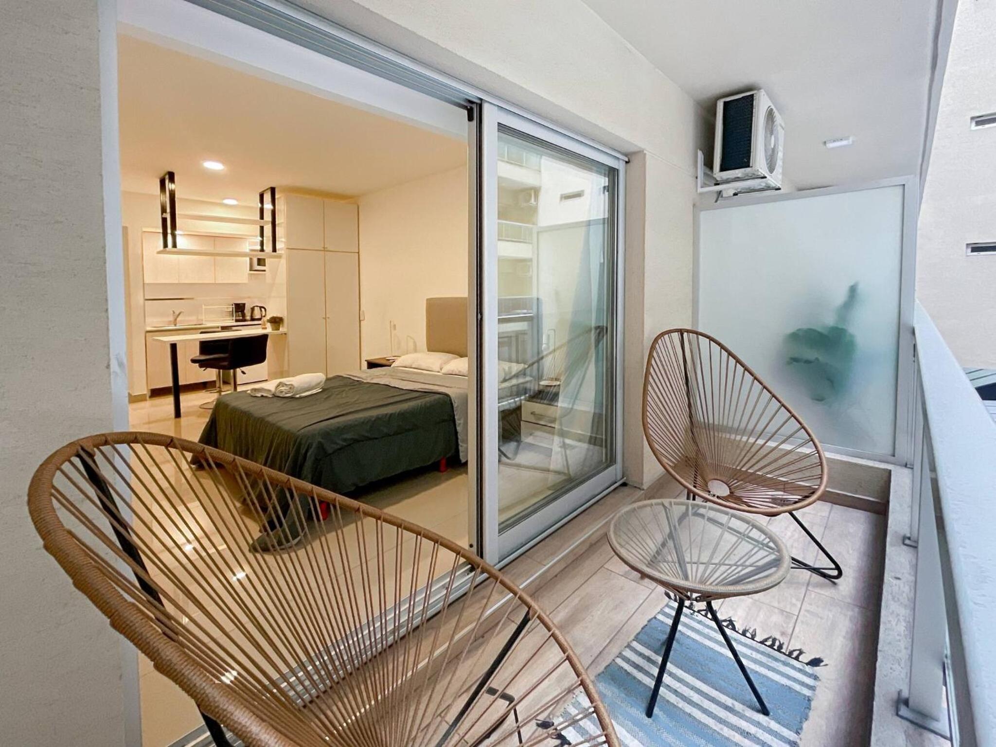 Studio Pool Balcony San Telmo