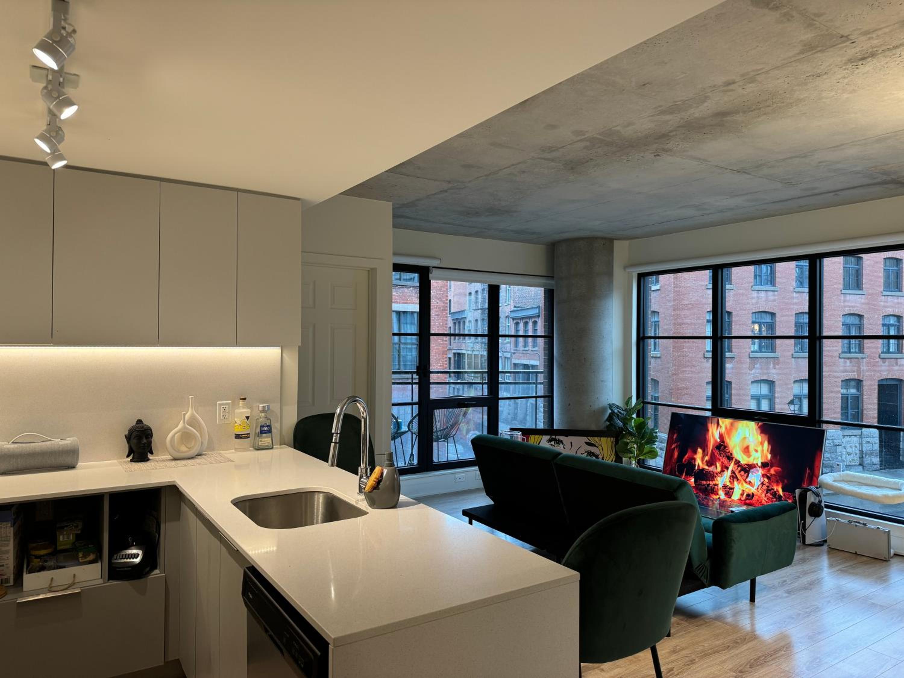 2 luxurious bedroom apartment in Montreal
