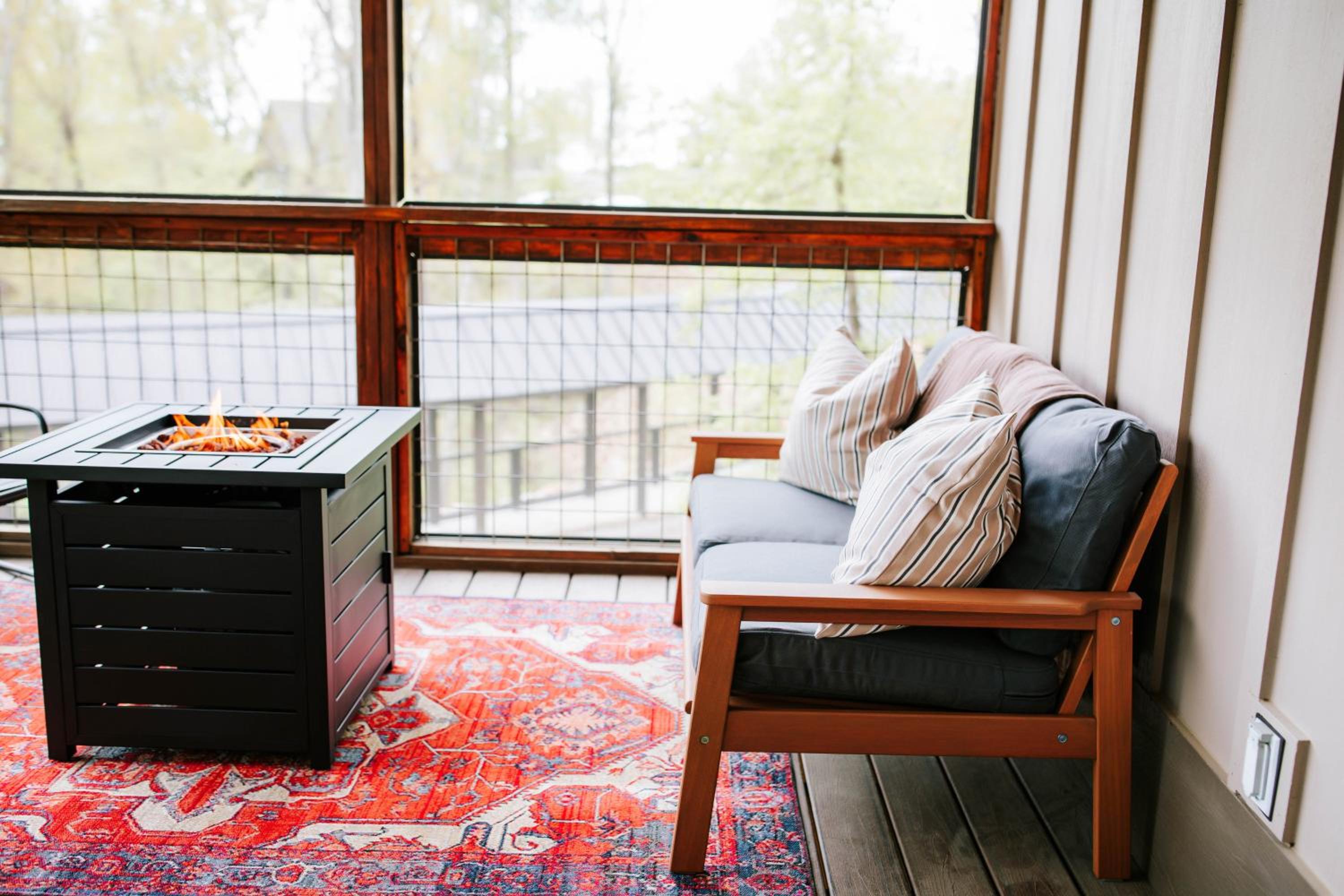 Luxurious Cabin in Jasper Highlands - Blackberry