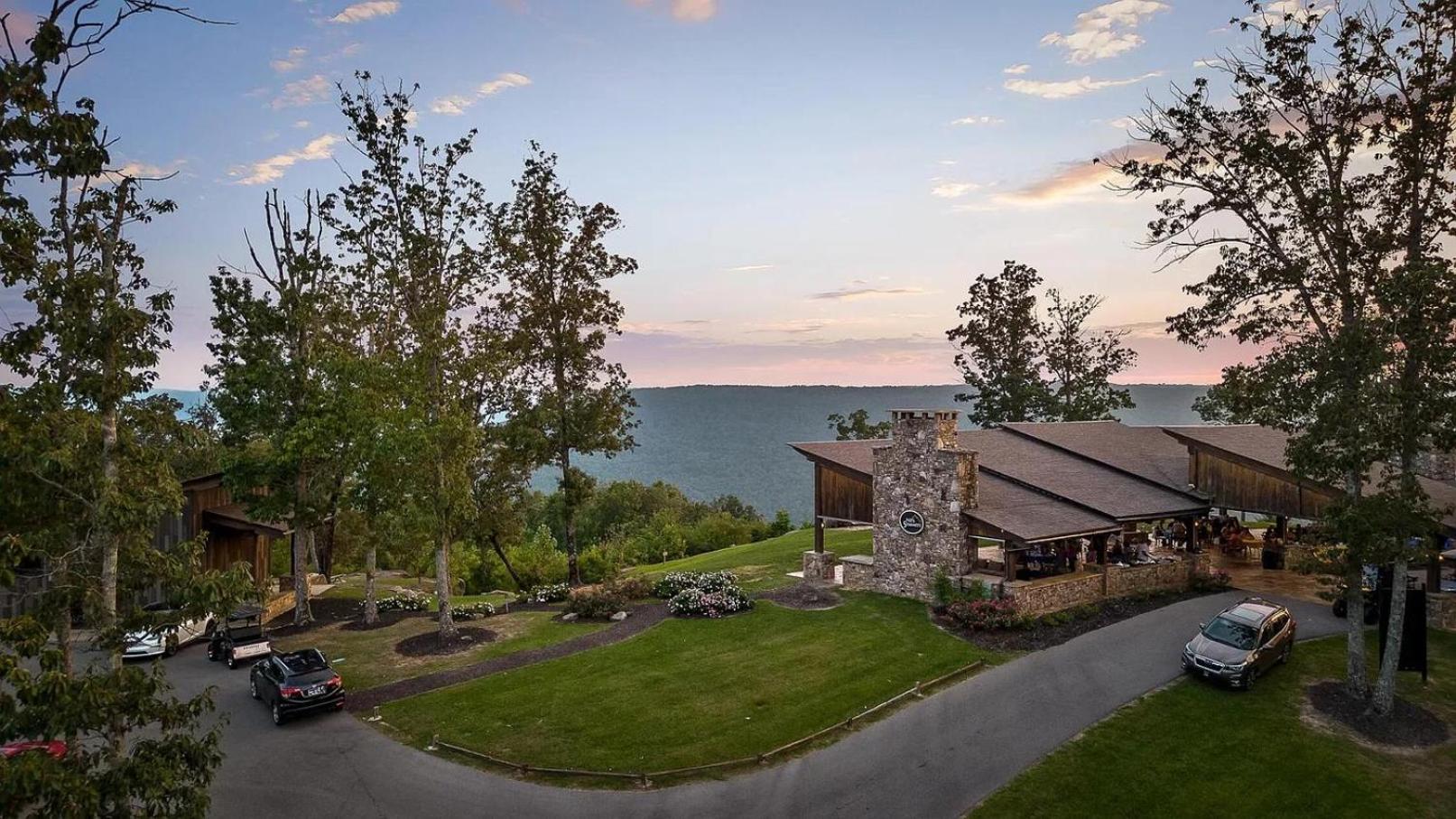 Luxurious Cabin in Jasper Highlands - Blackberry
