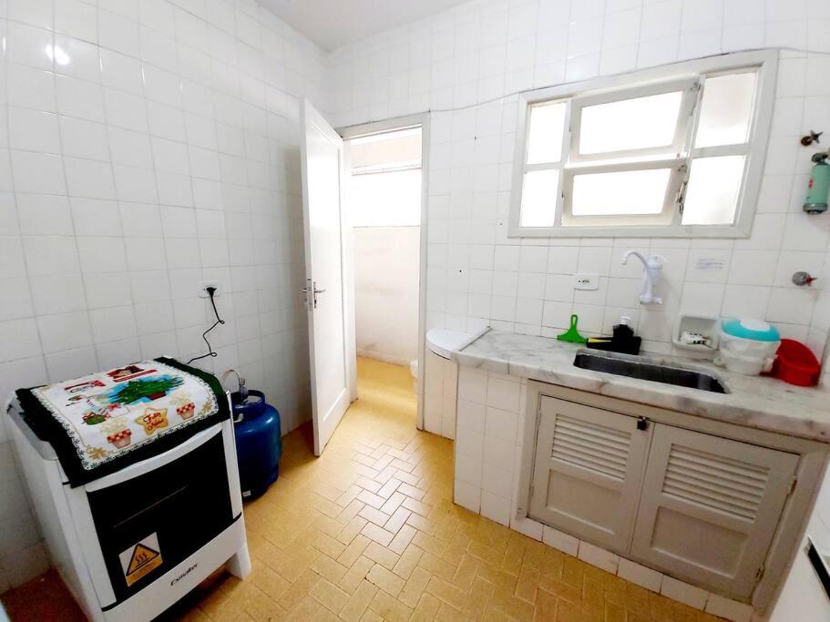 Apartamento 150 metros da Praia do Tombo - Guarujá
