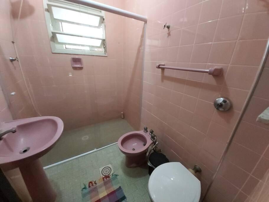 Apartamento 150 metros da Praia do Tombo - Guarujá